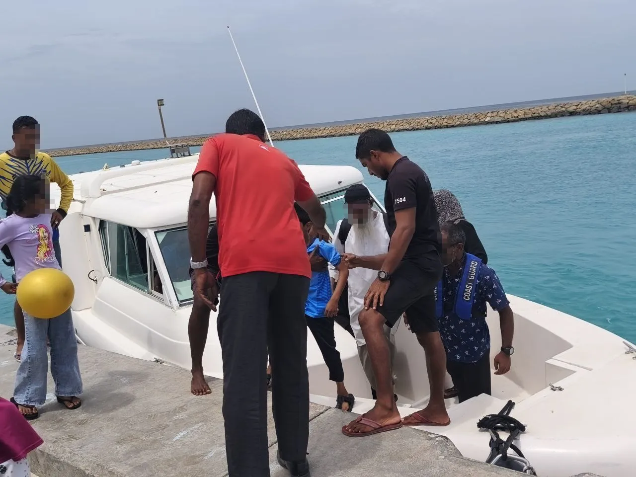 ހާލުގައި ޖެހުނު ބޯޓުން ދަތުރުކުރި ބައެއް މީހުން ނައިފަރަށް ގެންގޮސްފި