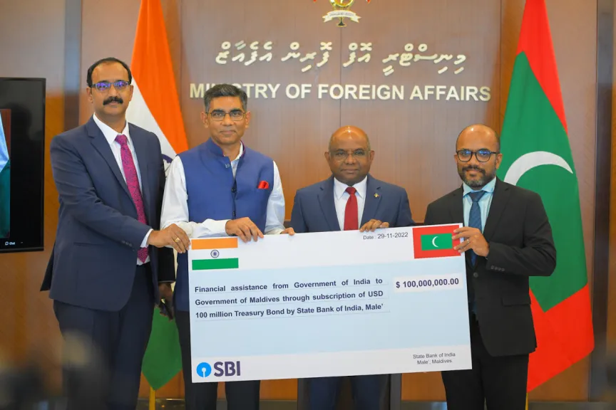 Cheque handover ceremony (source: Ministry of Foreign Affairs)