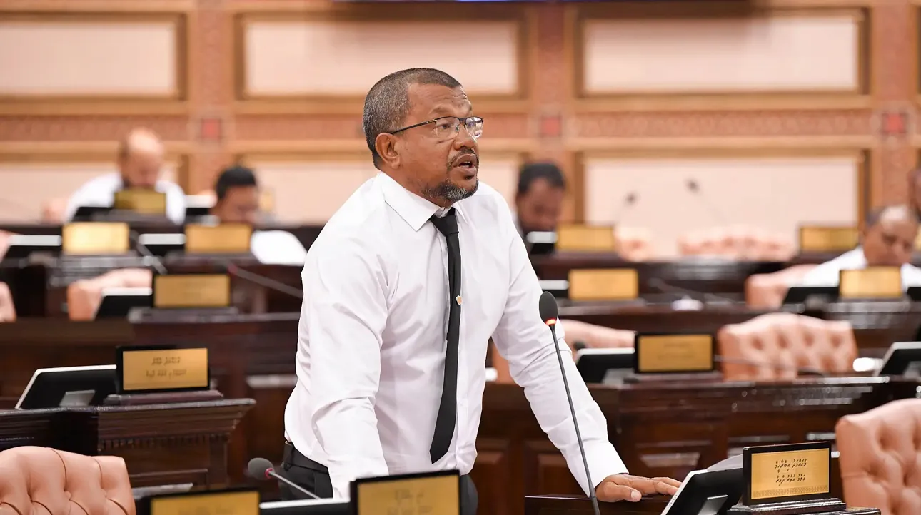 ސްކޭމަރުންގެ ބޭންކް އެކައުންޓުތައް ކޯޓު އަމުރެއް ނެތި ހިފެހެއްޓުމުގެ ބާރު ފުލުހުންނަށް ދޭ އިސްލާހެއް!