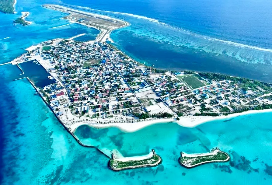 ހޯރަފުށި ގައި ސިހުރު ހަދާކަމަށް ތުހުމަތު ކުރެވޭ މީހެއްގެ ގެ ބަލާ ފާސް ކުރަނީ