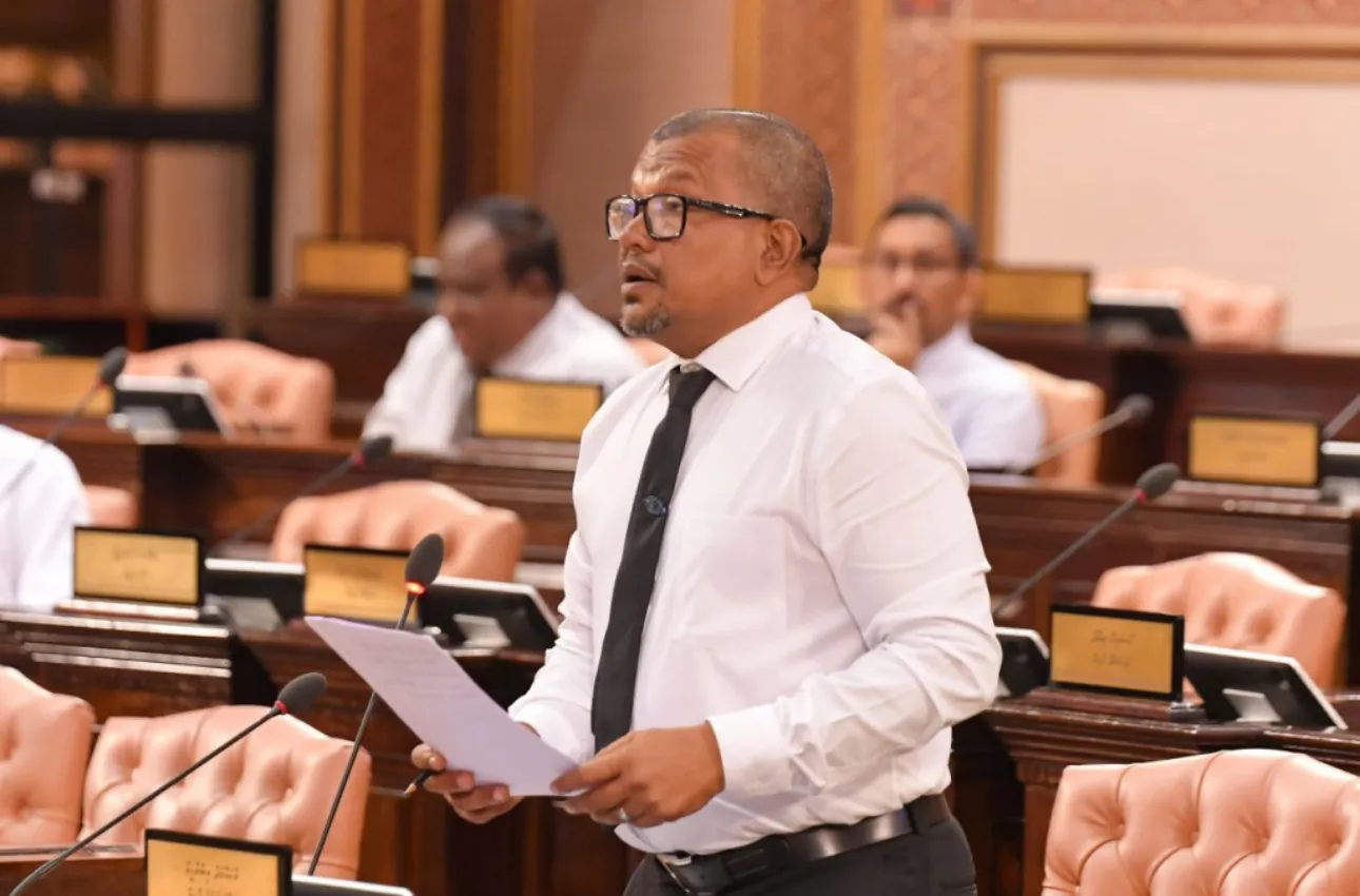 ކޭ ކާޕް މައްސަލަ ހައްލުނުވެ ދިގުލައިގެންދާތީ މަޖިލީހަށް ގަރާރެއް