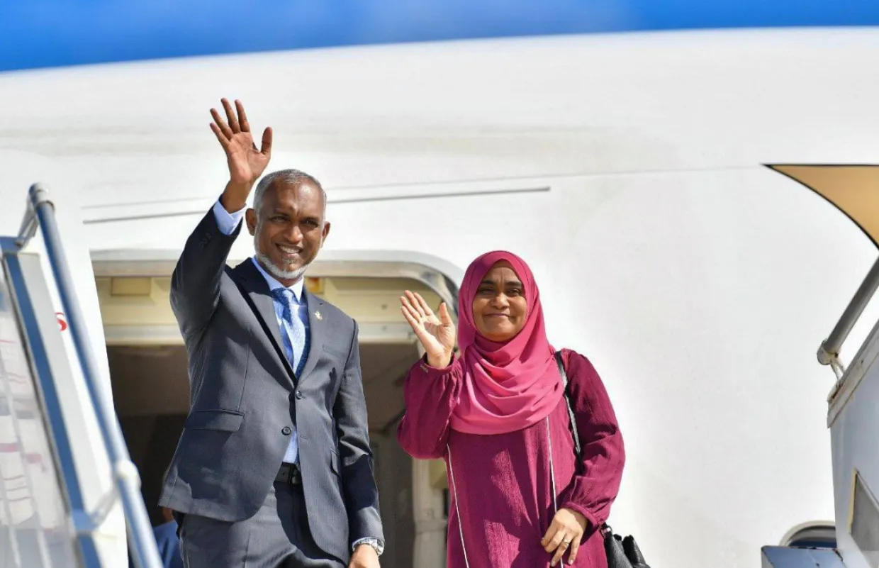 ރައީސުލްޖުމްހޫރިއްޔާގެ ދެކަނބަލުން ސިންގަޕޫރަށް ފުރާވަޑައިގެންފި