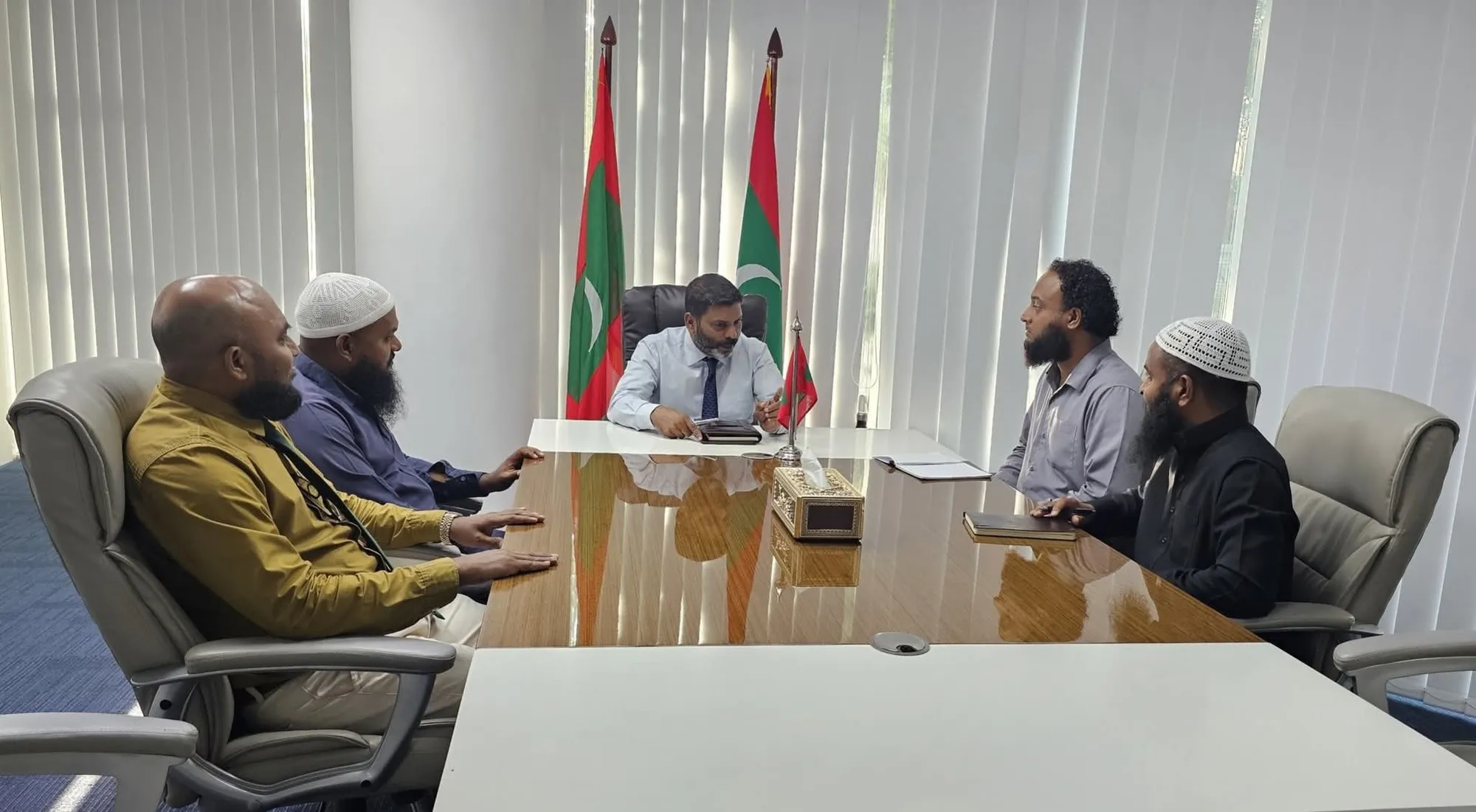 އިލްމުވެރީންގެ ގުޅުމުން ކުޅިވަރާއިބެހޭ ވަޒީރުގެ އަރިހަށް، މުހިންމު މަޝްވަރާތަކެެއް