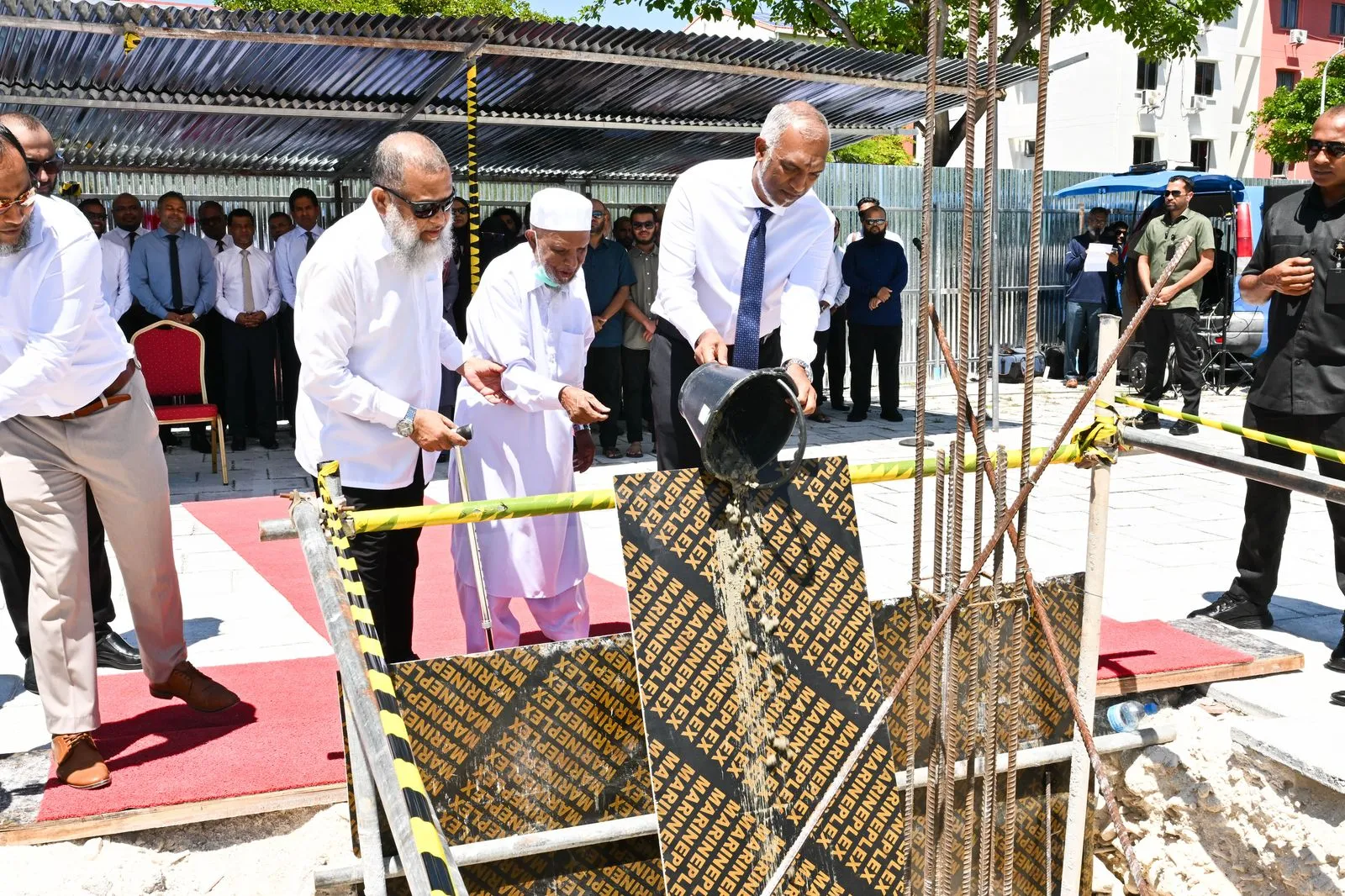 ޝައިޚް އިސްމާޢީލުގެ ހަރަދުގައި ބިނާކުރާ މިސްކިތުގެ ބިންގާ އަޅައިފި