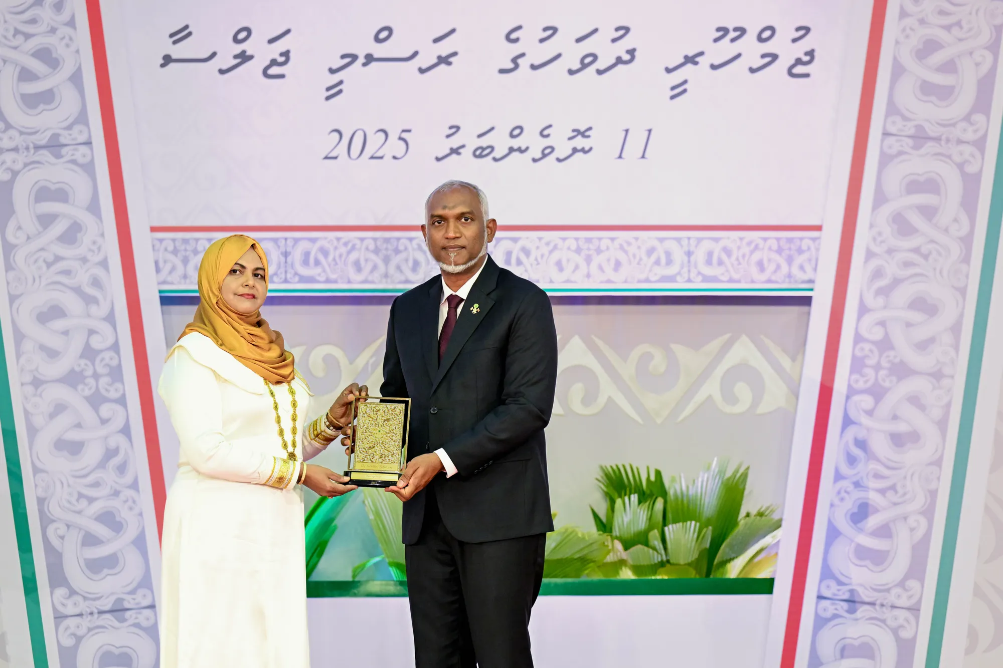 ދިގު މުއްދަތަކަށް ދައުލަތައް ޚިދުމަތް ކުރެއްވި 97 ބޭފުޅަކަށް ޝަރަފުގެ އިނާމު ދީފި