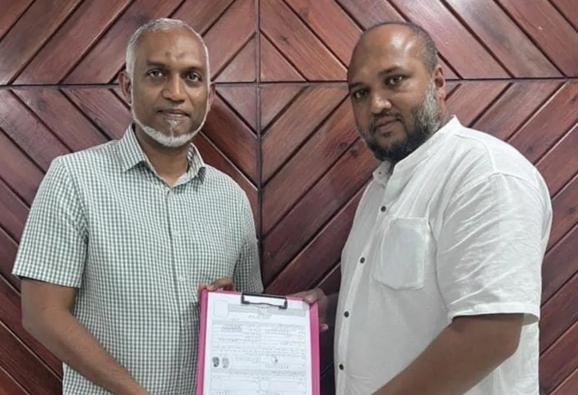 ހުވާނުކުރެވި އުޅެނިކޮށް އެމްޑީޕީ ކައުންސިލަރު ޕީއެންސީއަށް ސޮއި ކުރައްވައިފި