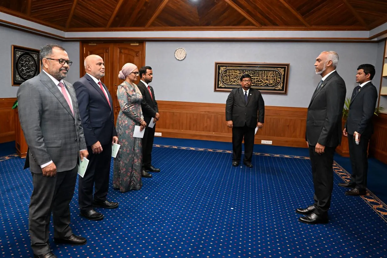 ކެބިނެޓަށް ގެނައި ބަދަލާއެކު ހަތަރު ވަޒީރުންނަށް ރުހުން ހޯދުމަށް މަޖިލީހަށް