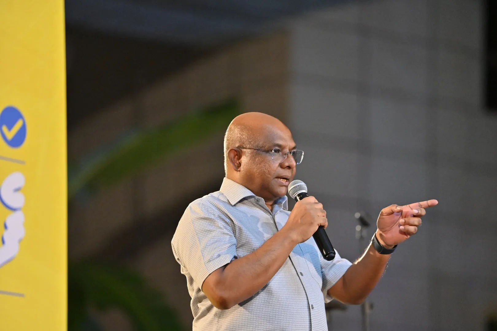 ޑޮލަރު ލިމިޓް އިތުރުކުރީ އޮޅުވާލައިގެން ރައްޔިތުން އަތުން އިތުރަށް ފައިސާ ނަގަން: ޝާހިދު