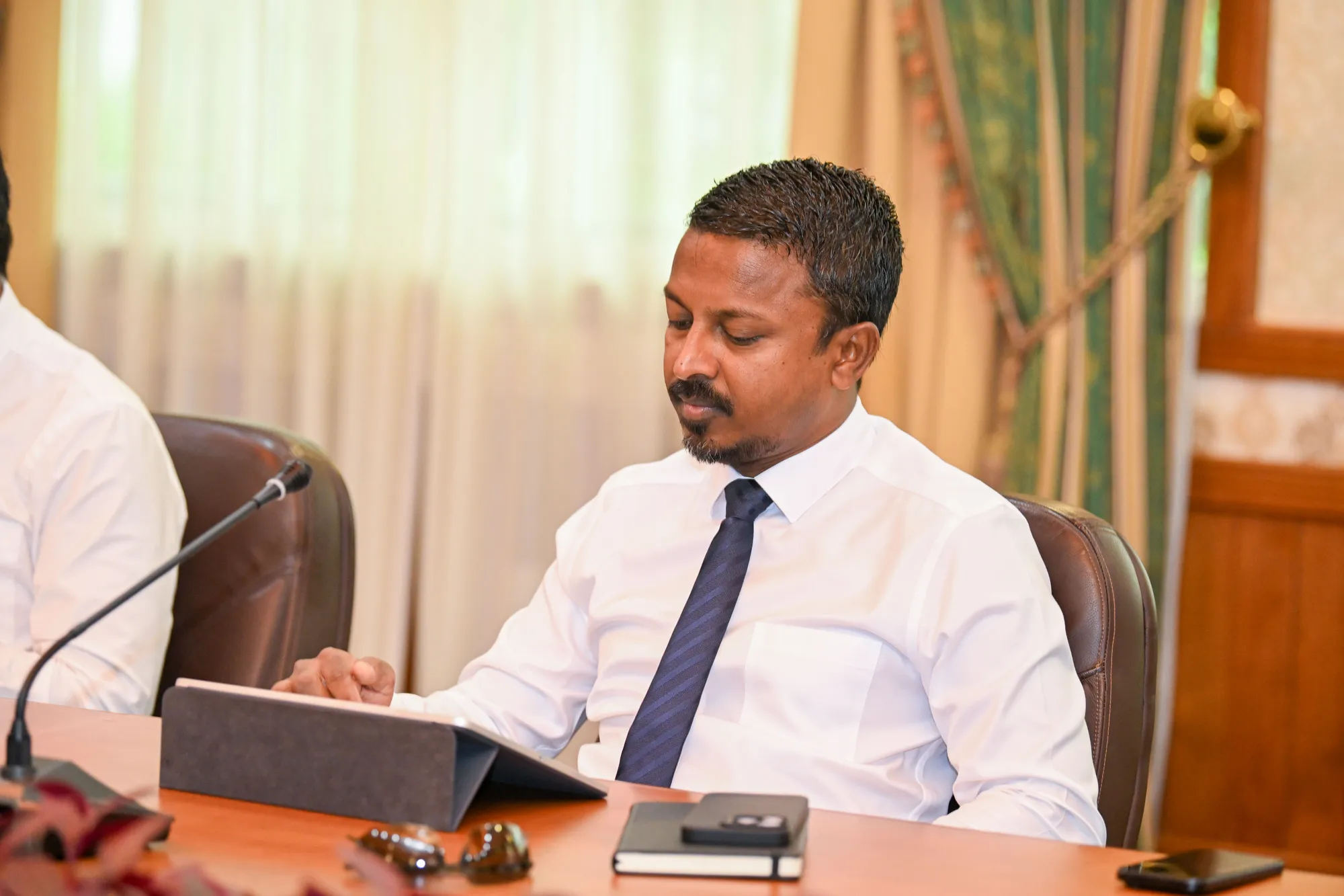 ސިޔާސީ ސަބަބުތަކަށް މަޖިލީހުގެ އުސޫލުތައް ބަދަލުކުރުމަކީ ދެރަކަމެއް: ބަންޑާރަ ނައިބް
