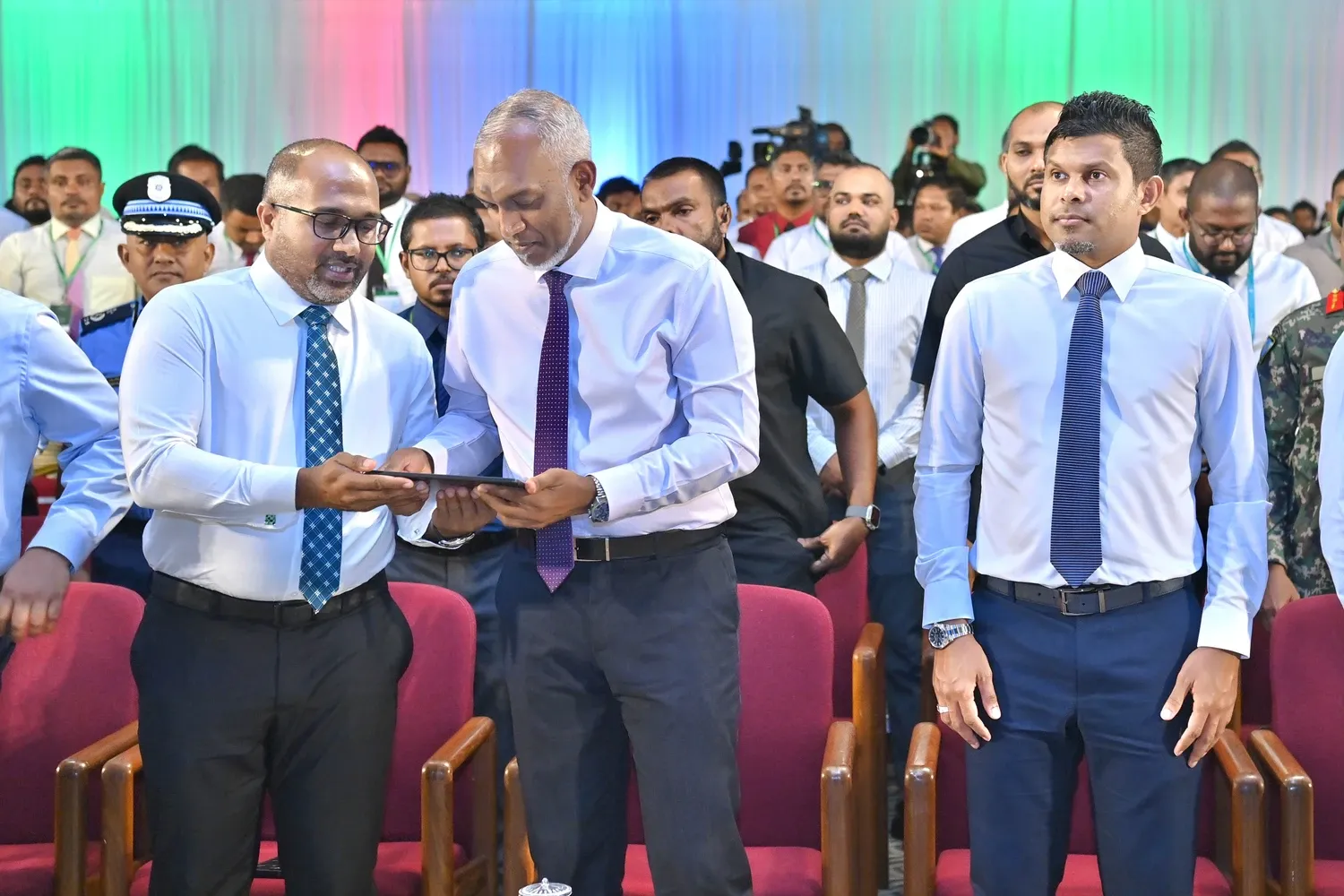 ޤާނޫނު ތަންފީޒު ކުރުމުގައި ރައްޔިތުންނަށް އަވަހަށް ޚިދުމަތް ދިނުމަށް ރައީސް ވަނީ އަންގަވާފައި - އިހުސާން