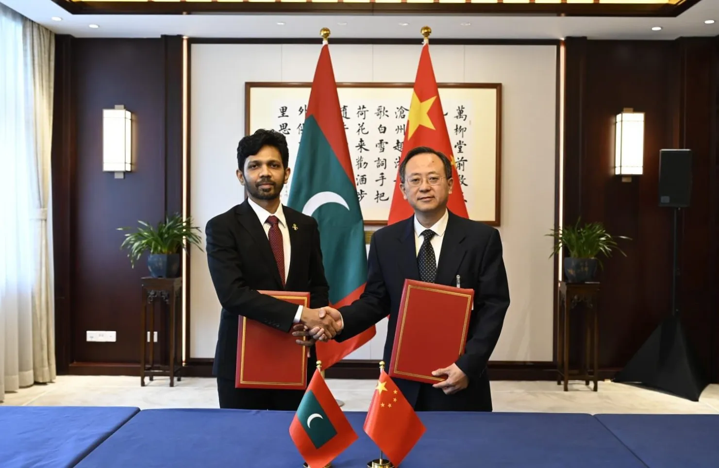 Minister of State for Infrastructure, Housing and Urban Development, Ibrahim Thoaam Mohamed (L) and Liu Junfeng, Chairman of the China International Development Cooperation Agency (CIDCA) (R) during the agreement signing ceremony (Photo/ Housing Ministry via X)