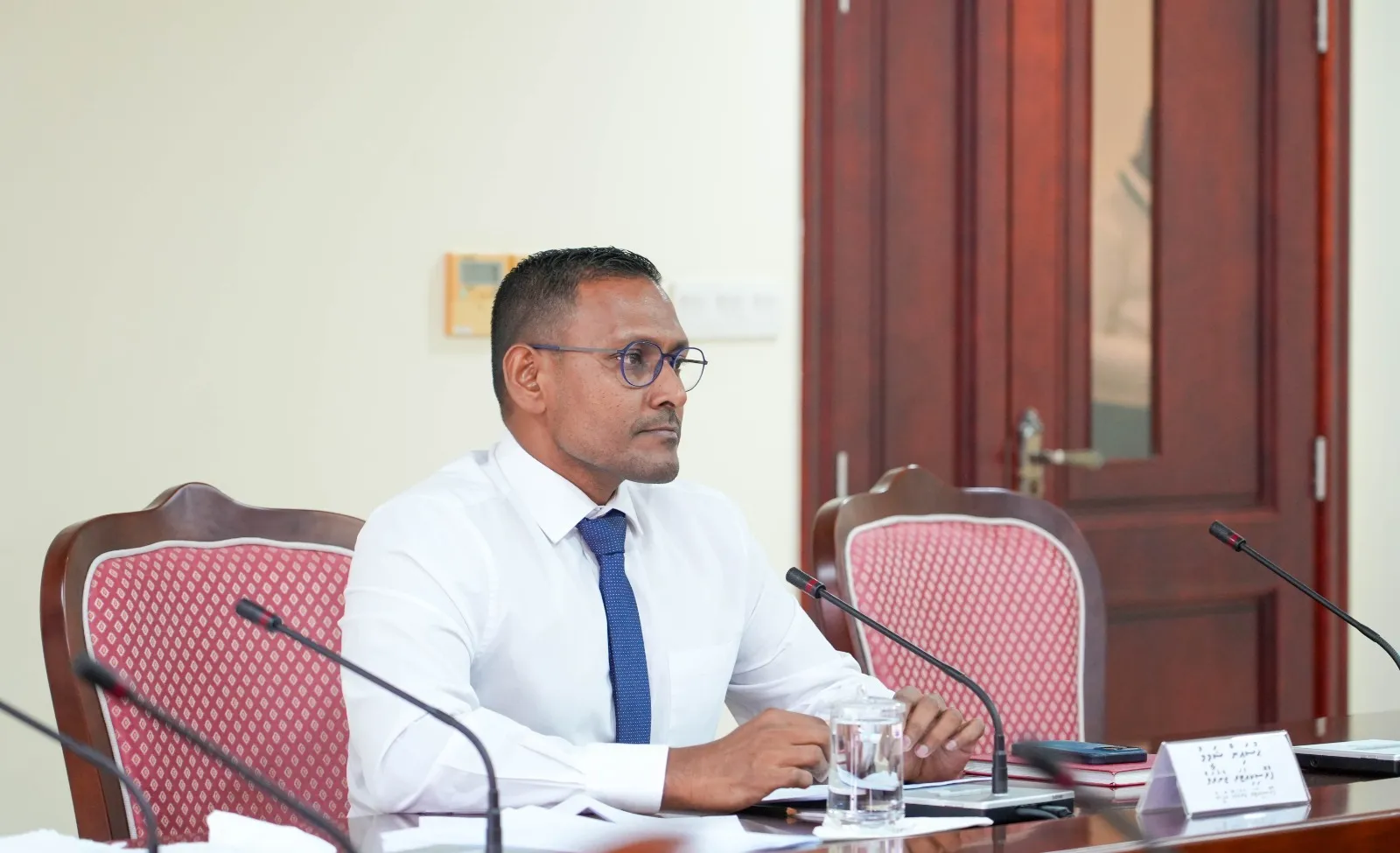 ޕީޖީ ޝަމީމް، މަގާމުން ވަކިކުރުމަށް މިރެއަށް މަޖިލީހުގެ ޖަލްސާއެއް ބޭއްވުމަށް ތާވަލުކޮށްފި