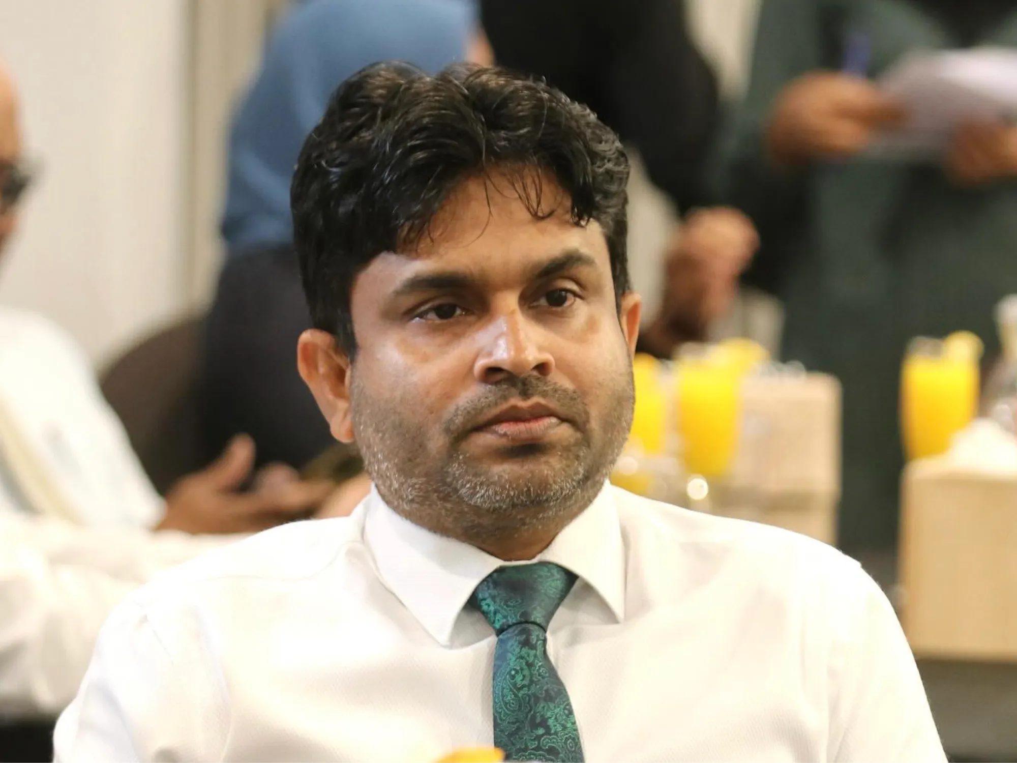 ސުޕްރީމް ކޯޓްގެ ފަނޑިޔާރު ކަމަށް ޝަހީދުއާއެކު ތިން ބޭފުޅެެއް