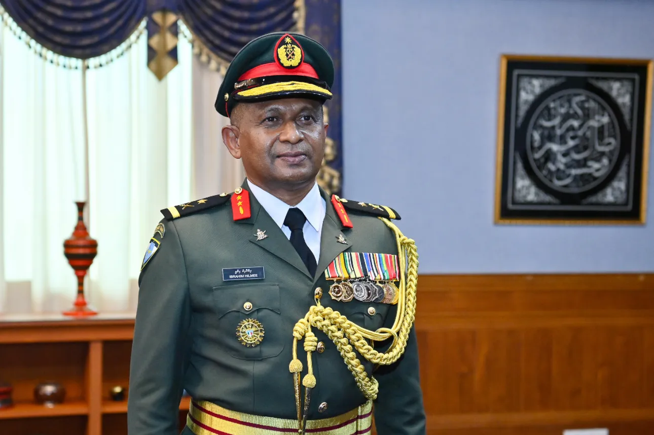 ރައީސް މުޢިއްޒުގެ މަސައްކަތްޕުޅާއެކު، ބޭރަށް ބަރޯސާނުވެ ޤައުމު ބެލެހެއްޓުމުގެ ބާރު ސިފައިންނަށް ލިބޭނެ: ޙިލްމީ