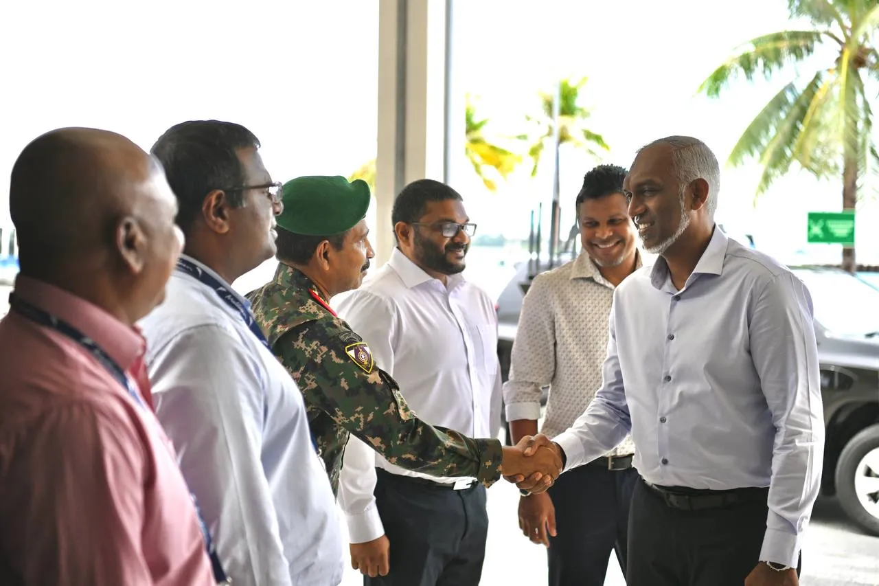 ރައީސް މުޢިއްޒު ރައްޔިތުން ގާތައް: މިފަހަރު ރ އަދި ބ އަތޮޅަށް
