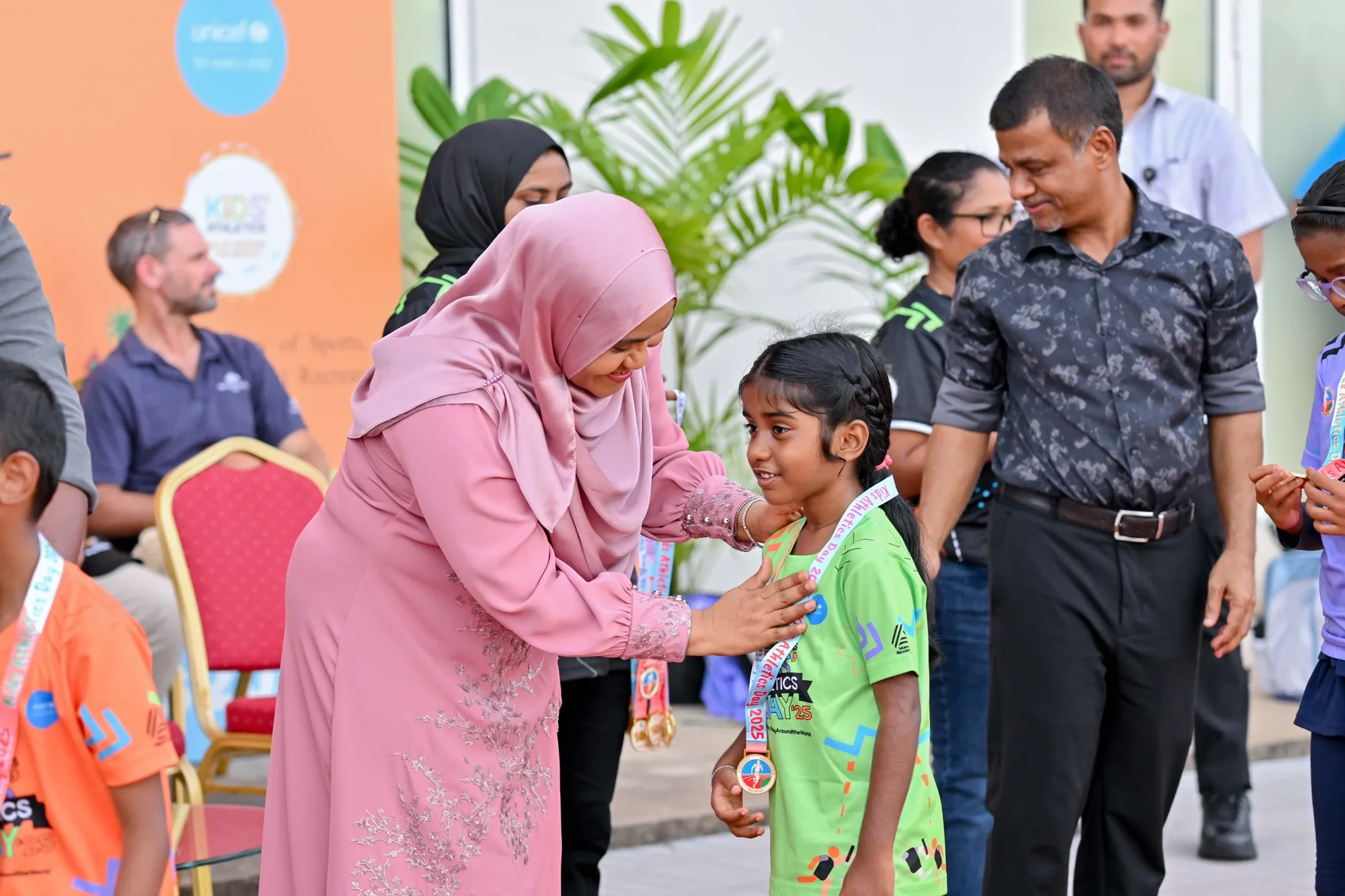 ކިޑްސް އެތްލެޓިކްސް ޑޭ 2025: މެޑަމް ސާޖިދާ ޝަރަފުވެރި ކޮށް ދެއްވައިފި