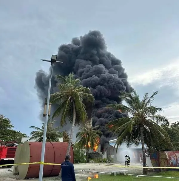 ށ.ފުނަދޫ ޕެޓްރޯލް ޝެޑުގައި ބޮޑު އަލިފާނުގެ ހާދިސާއެއް