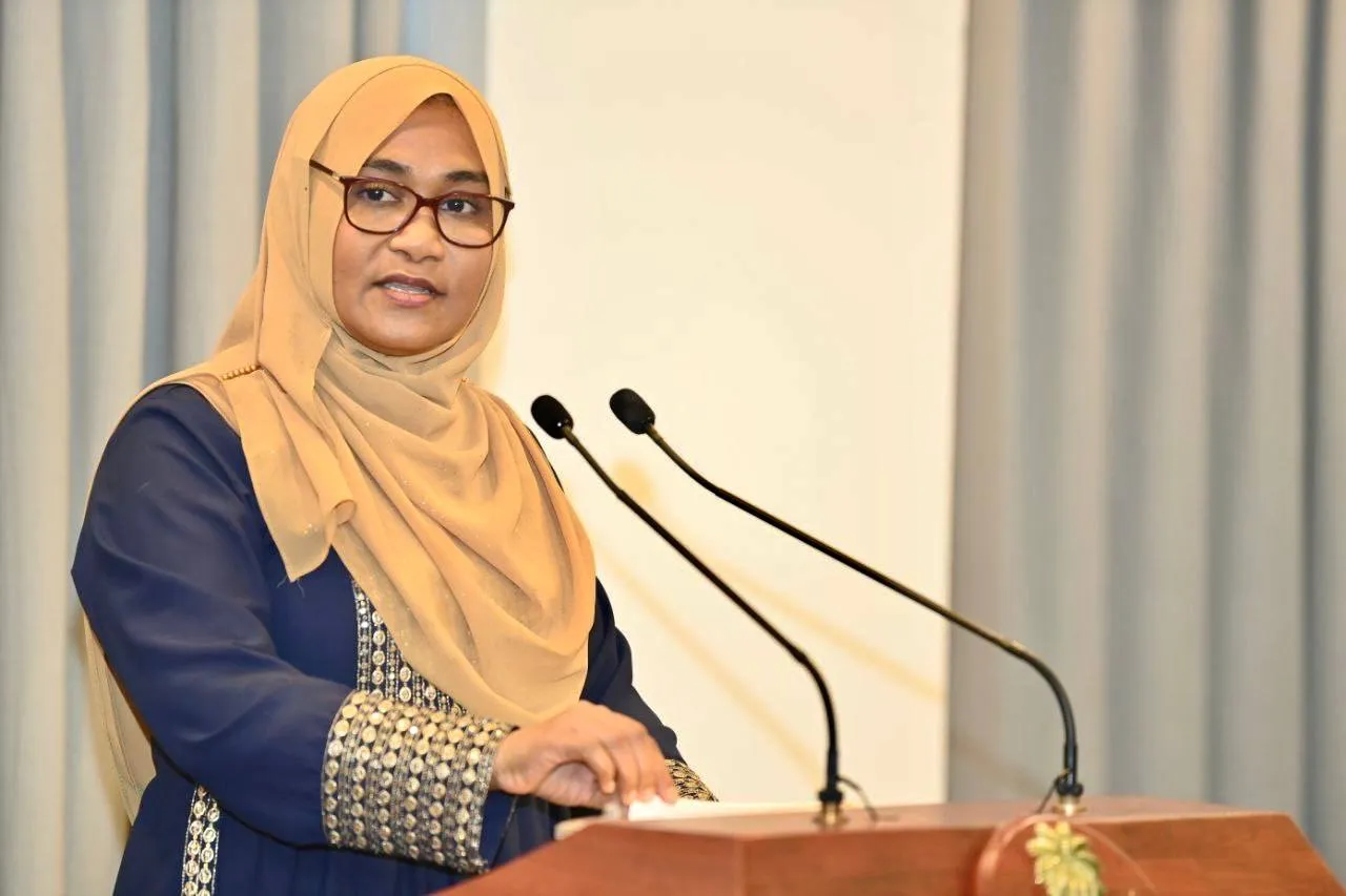 ސައިންސާއި ޓެކްނޮލޮޖީގެ ރޮނގުން ކުރިއަށް ދިއުމުގައި އަންހެން ކުދިންނަށް ހުރި ގޮންޖެހުންތައް ނައްތާލަންޖެހޭ: ސާޖިދާ
