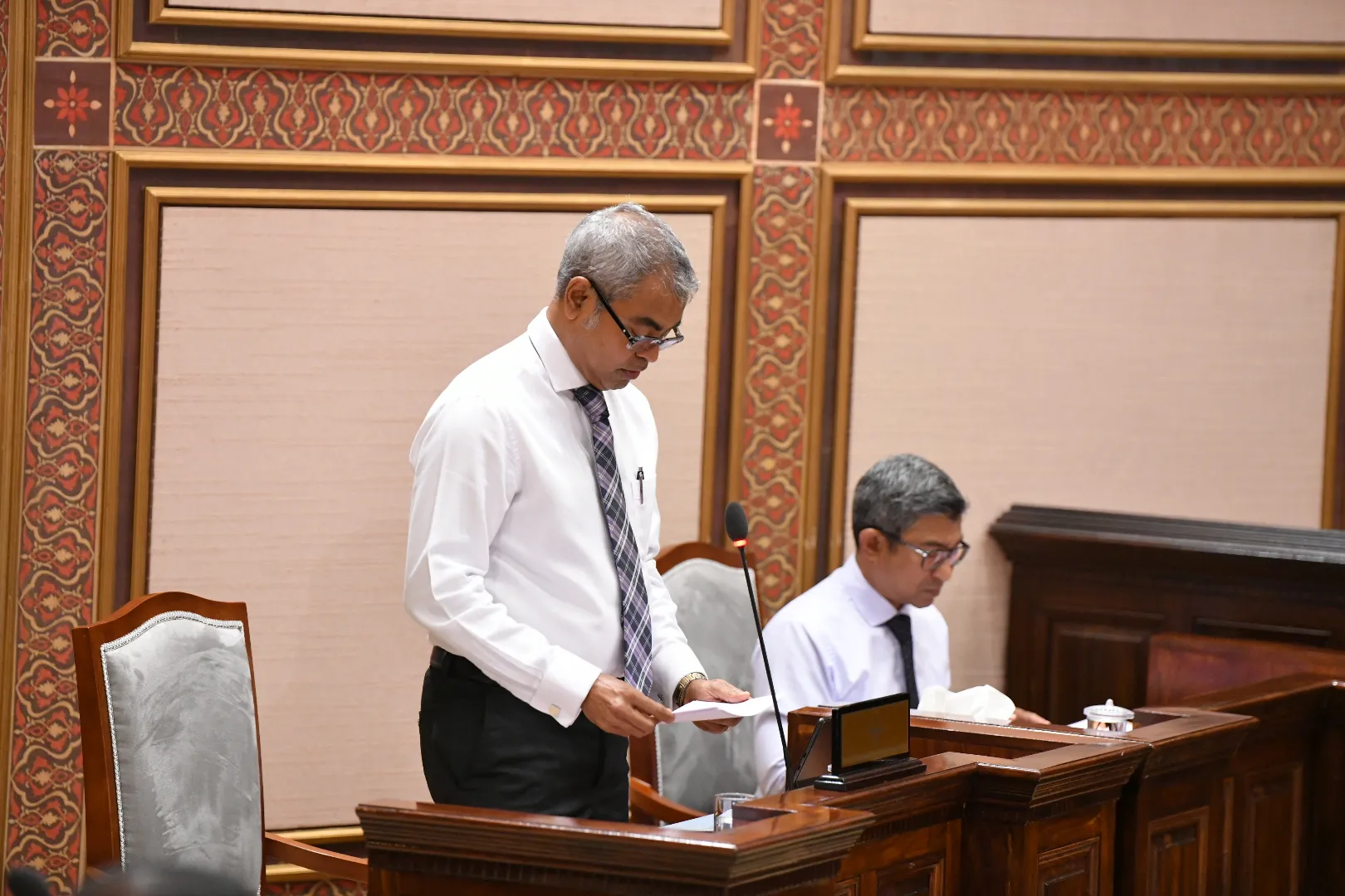 ކަރަންޓް ބިލު ބޮޑުވާ ސަބަބު ބަލައި، އެ ކުޑަކުރުމަށް ކުރެވޭނެ ކަންކަން ކުރަމުން މިދަނީ: ޠާރިޤް