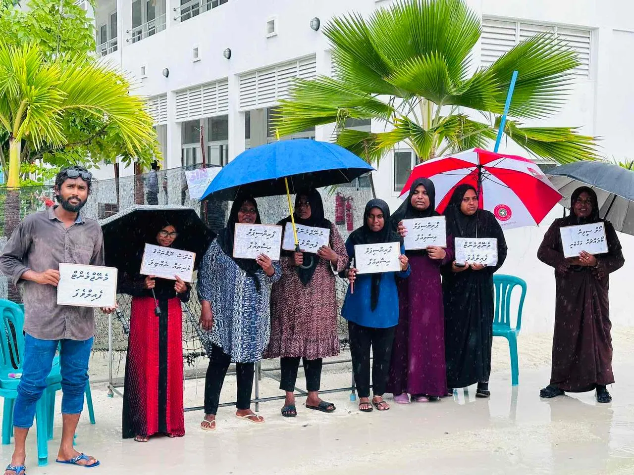 ދަނބިދޫ ބެލެނިވެރިންގެ އިހްތިޖާޖް މިއަދުވެސް ކުރިއަށް؛ މެނޭޖްމަންޓާ މެދު ބޮޑު ހިތްހަމަނުޖެހުމެއް!