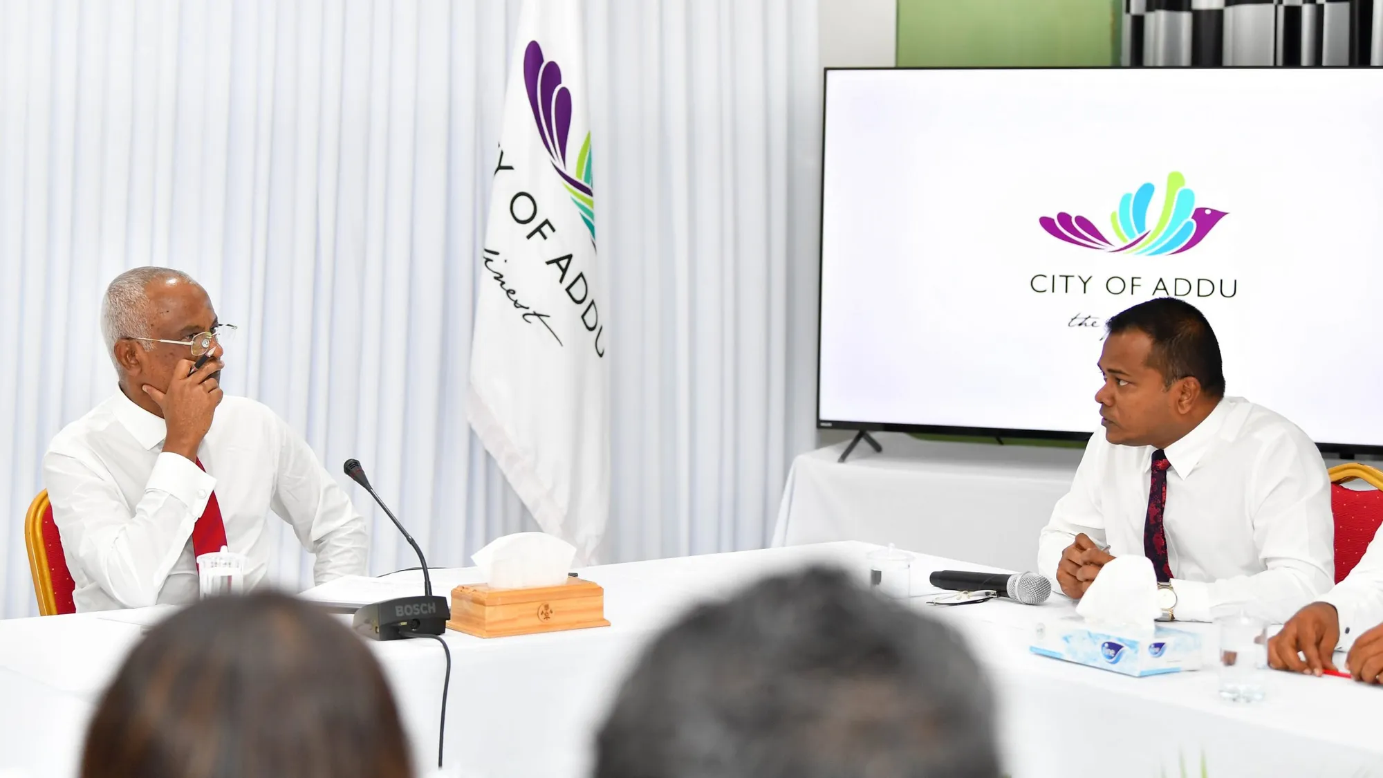 އައްޑޫ ސްޓޭޑިއަމް މަރާމާތު ކުރަން މިދިޔަ ސަރުކާރުގައި އެދުމުން އެއްވެސް ކަމެއް ނުކޮށްދިން: މޭޔަރ ނިޒާރު