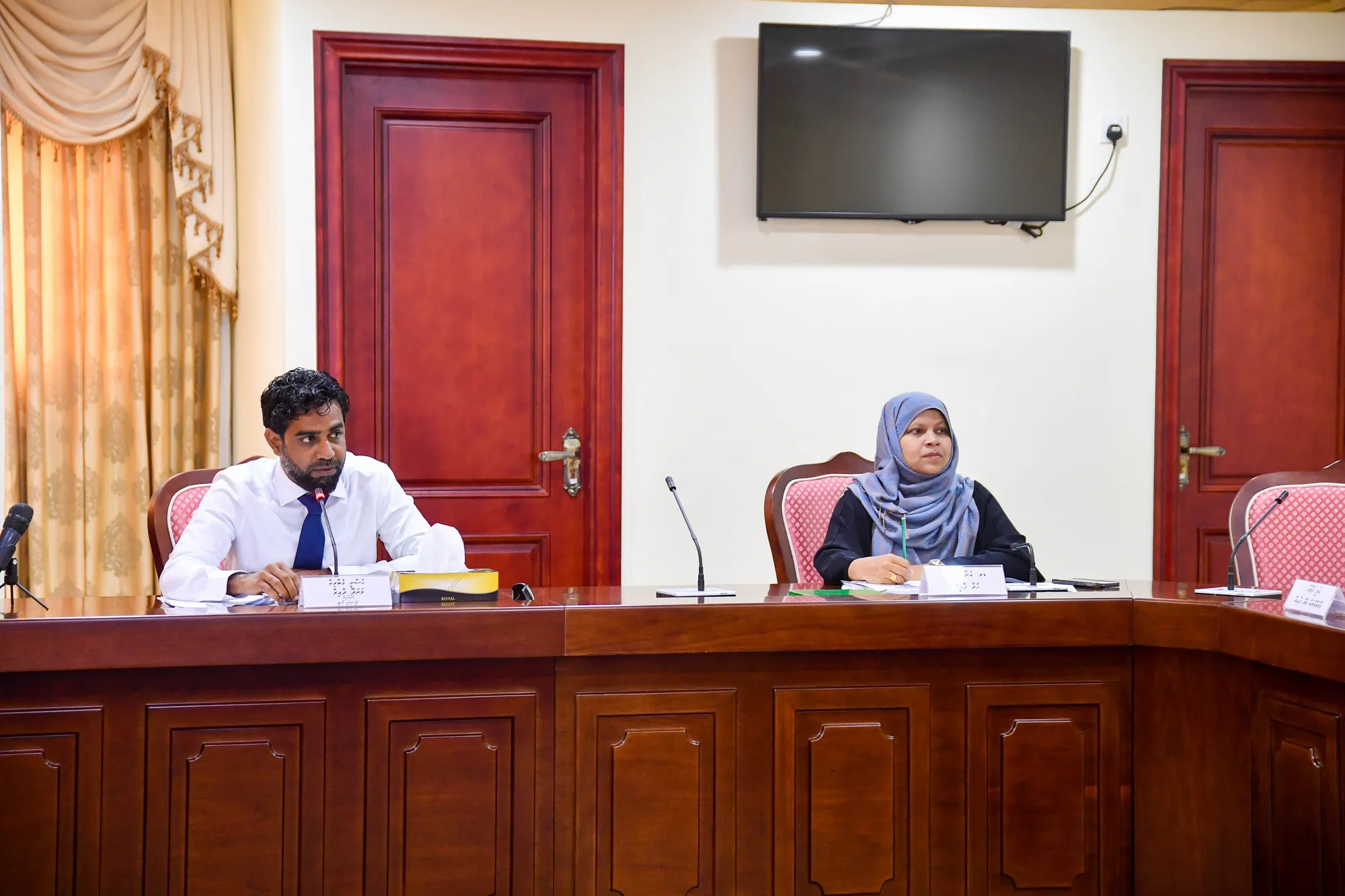 މަތީކޯޓްގެ ފަނޑިޔާރުން މަދުކުރުން: ބިލު ދެވަނަ ފަހަރަށް ފާސްކޮށްފި، ފިލްޒާ ދެކޮޅު