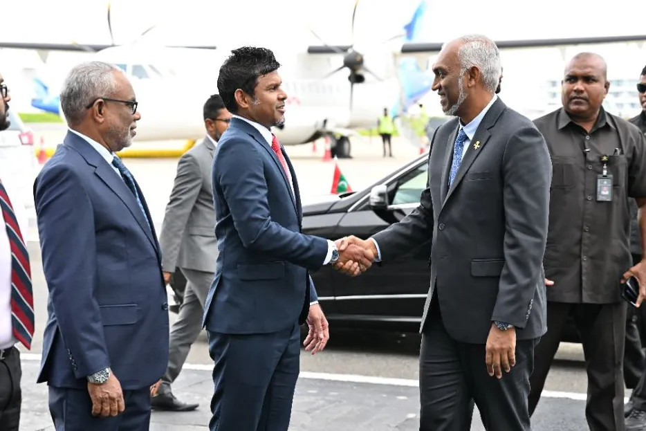 އެމެރިކާއަށް ކުރެއްވި ރަސްމީ ދަތުރުފުޅު ނިންމަވާލެއްވުމަށްފަހު ރައީސް ޑރ.މުޢިއްޒު ރާއްޖެ ވަޑައިގެންފި