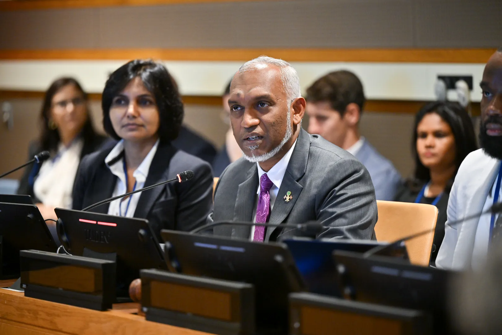 ކުދި ޖަޒީރާ ގައުމުތަކުގެ އިގްތިޞާދު ސިންދަފާތުކުރުމަށް މާލީ އެހީ ބޭނުންވޭ: ރައީސް