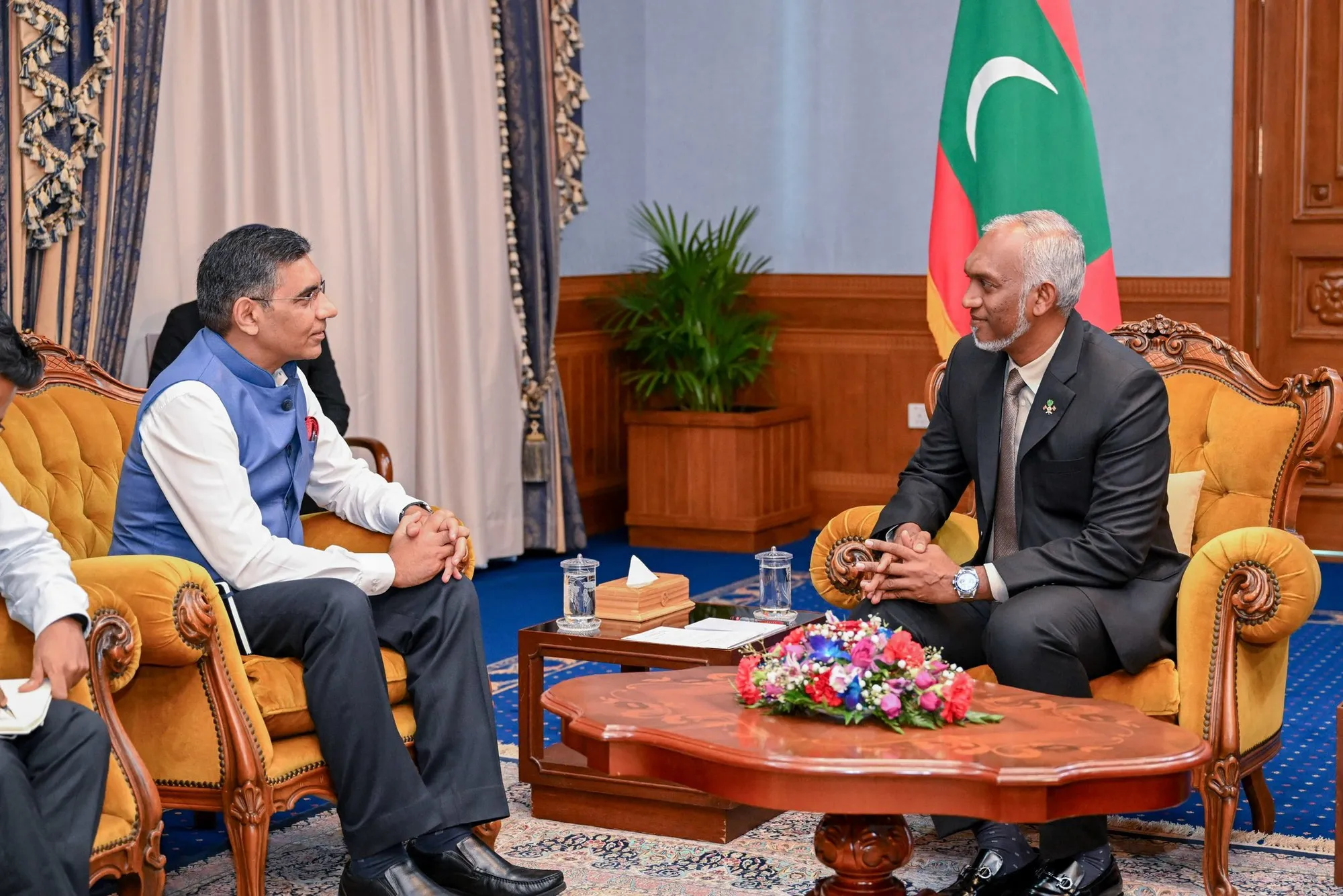 ދެ ޤައުމުގެ ގުޅުން އިތުރަށް ބަދަހިކުރުމަށް އިންޑިއާ ސަފީރާއެކު މަޝްވަރާ ކުއްރައްވައިފި
