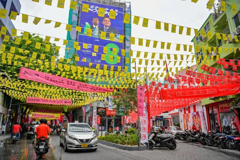 އީފާސް މެދުވެރިކޮށް ނޫނީ ސިޔާސީ ޕާޓީތަކަށް ނުވަދެވޭ ގޮތް ހަދައިފި