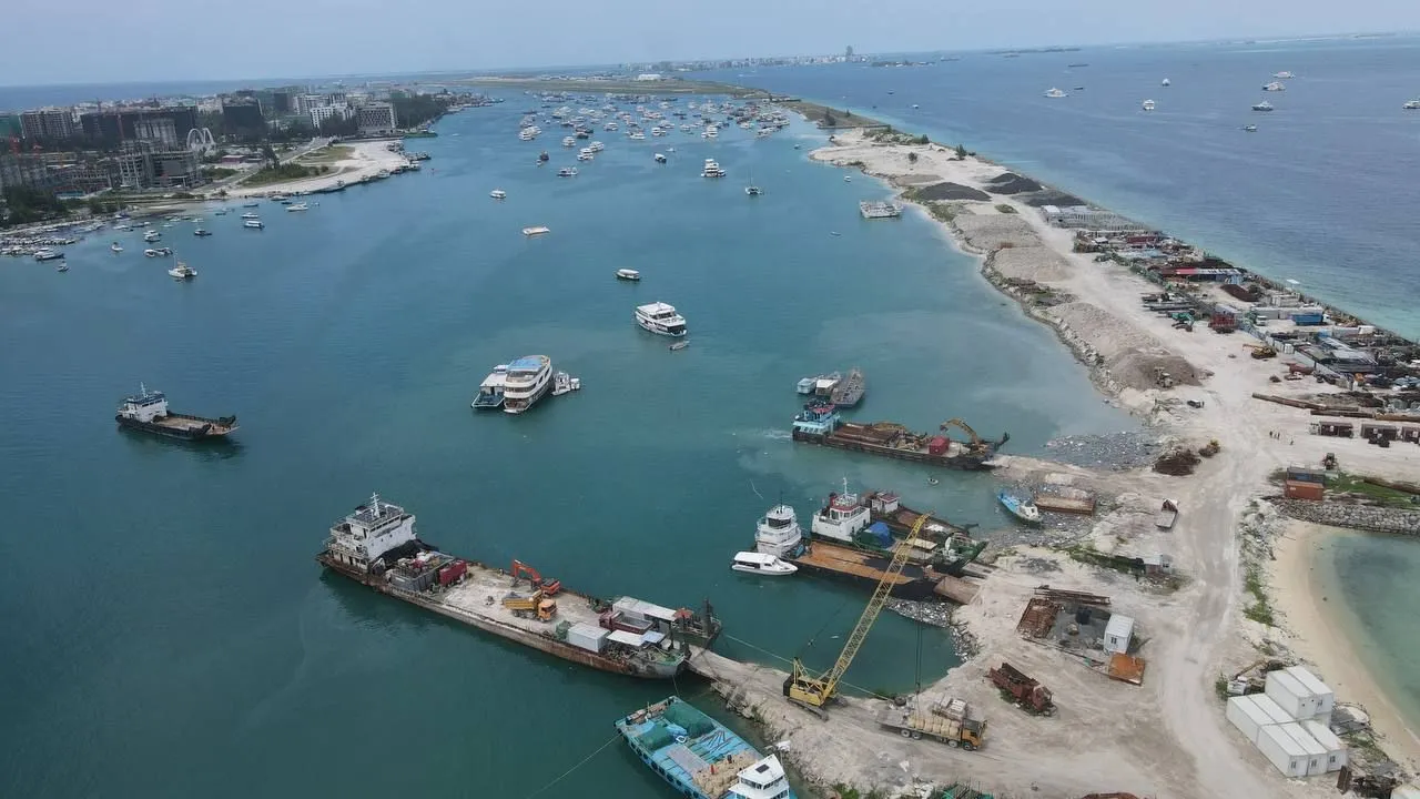 ދެ ޑިންގީ ޖެހި ނުރައްކާތެރި އެކްސިޑެންޓެއް ހިނގައިފި
