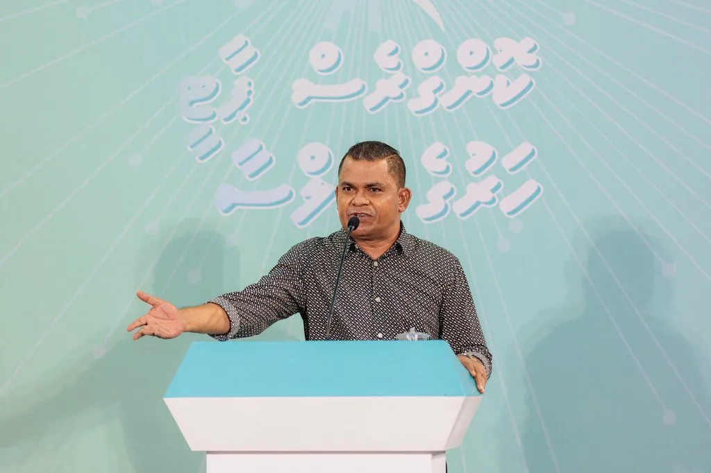 ކޮރަޕްޝަނެއް ނުހިންގޭނެ؛ އޮންނާނީ ތަޅުލާފައި، ތަޅުދަނޑި ވާނީ އަބްދުއްރަހީމް އަތްޕުޅުގައި: ޝާޑް