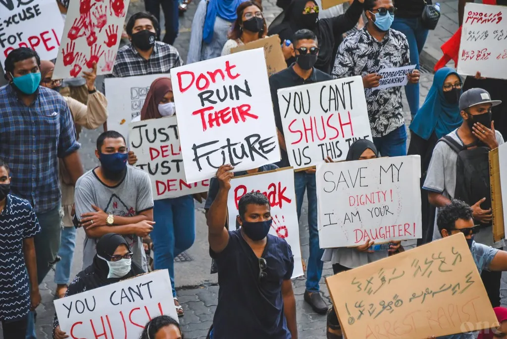 ފިރިހެނަކު ކުޑަ ފިރިހެންކުއްޖަކަށް ޖިންސީ ގޯނާކުރި މައްސަލައެއް ފުލުހުން ބަލަނީ!