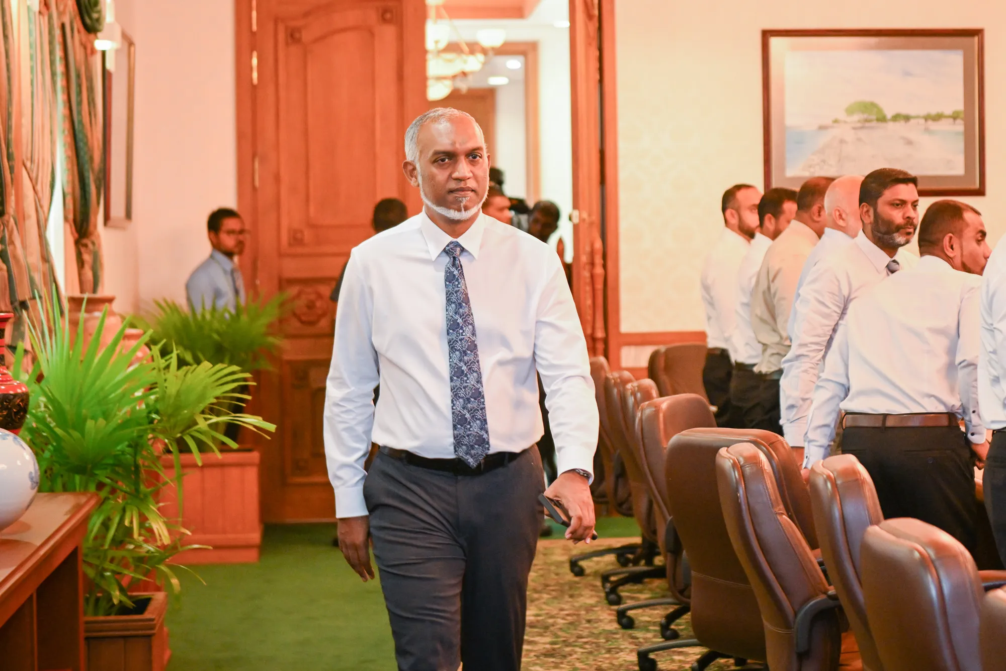ކަރަންޓާއި ފެން ބިލުތަކުގެ ޖޫރިމަނާ ރައީސް ޑރ. މުޢިއްޒު އެއްކޮށް މަޢާފުކޮށްފި