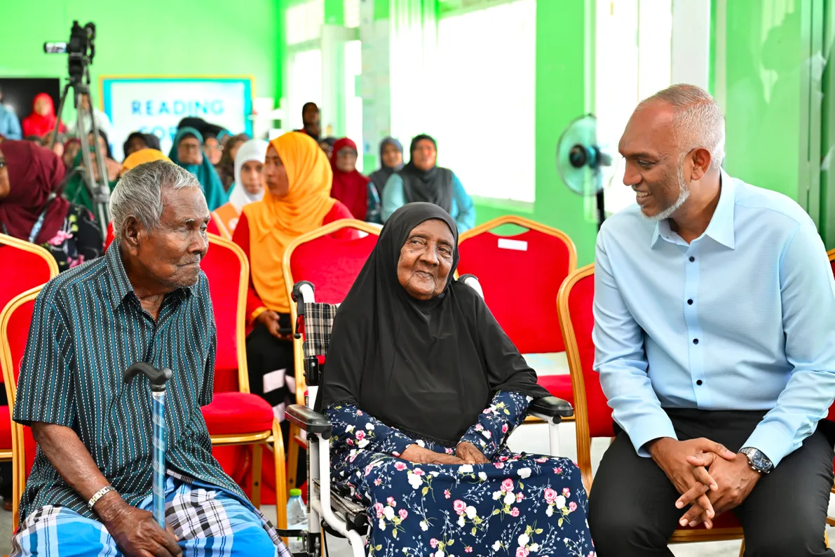 ރައީސް މުޢިއްޒު ރ އަތޮޅަށް ކުރެއްވި ދަތުރުފުޅު ނިންމަވާލެއްވުމަށްފަހު މާލެ ވަޑައިގެންފި