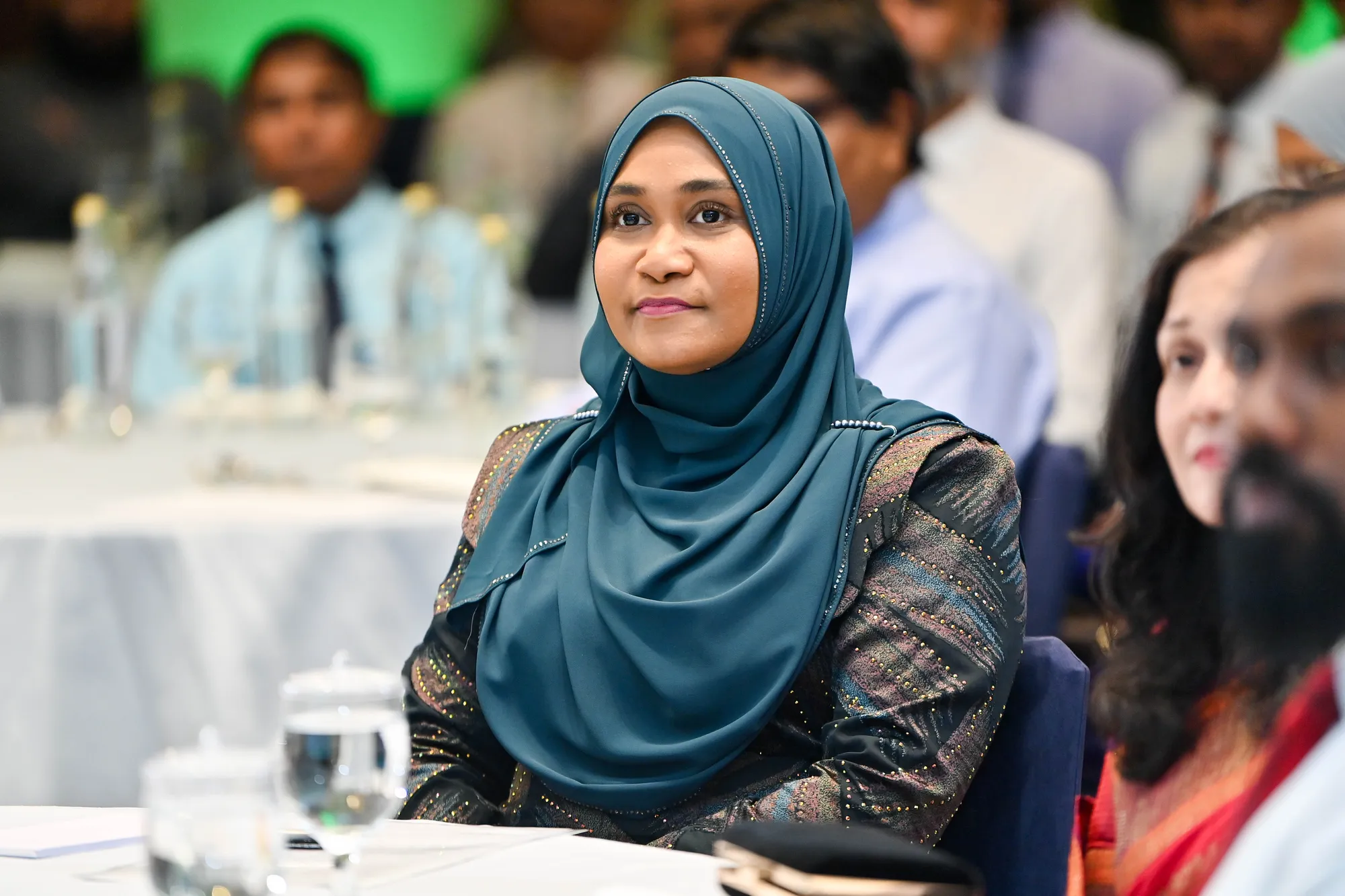 ދަރިން ރަނގަޅުގޮތުގައި ތަރުބިއްޔަތު ކުރާނަމަ، ކުދިންނާއި އެކީގައި އޮންނަ ގުޅުން ބަދަހި ކުރަން ޖެހޭ: މެޑަމް ސާޖިދާ