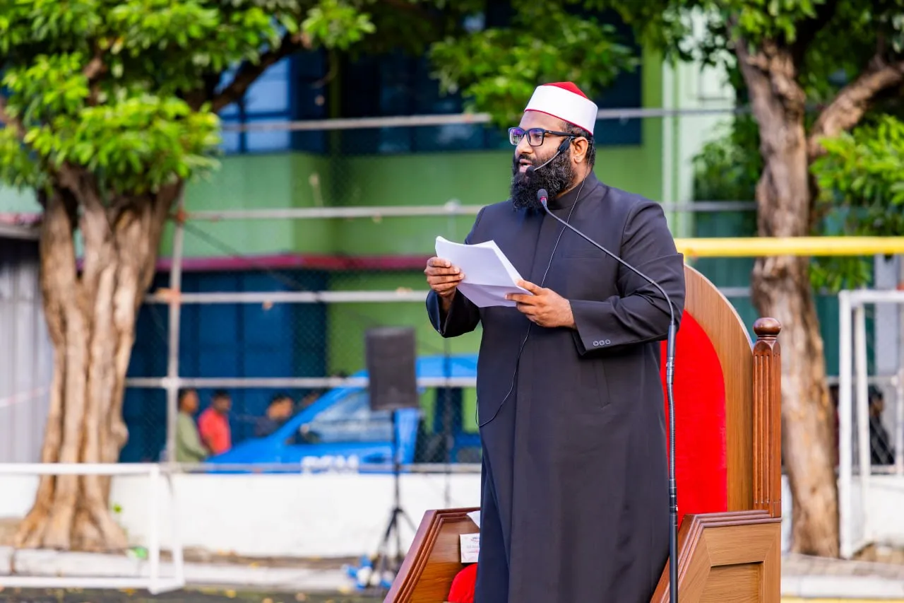 މާފަންނު ސްޓޭޑިއަމްގައި ކުރި ޢީދު ނަމާދުގެ ތެރެއިން، އައްޝައިޚް ޢަބްދުﷲ ސަޢުދާން / ފޮޓޯ: އިސްލާމިކް މިނިސްޓްރީ
