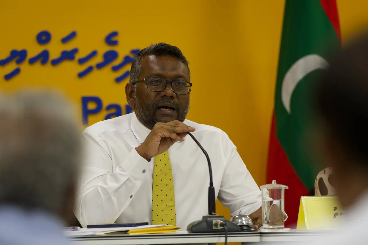 އެމްޑީޕީގެ ޗެއާޕާސަން ކަމުން ފައްޔާޒް އިސްތިޢުފާ ދެއްވައިފި – މިސްރާބު ކެނޑިޑަސީއާ ދިމާއަށް !