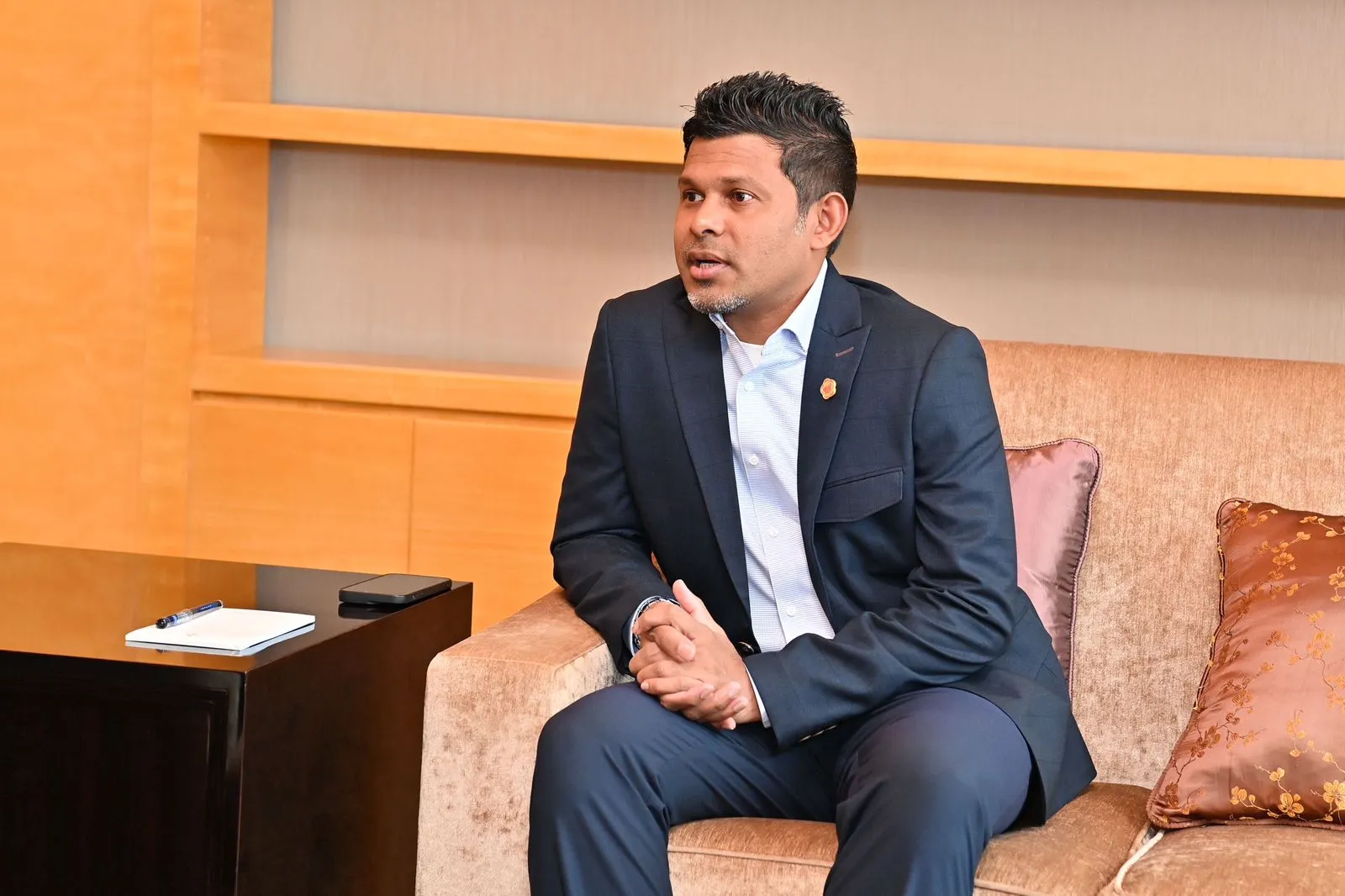މަޖިލީހުން އިއްޔެ ފެނިގެން ދިޔައީ ޑިމޮކްރެސީގެ އަސްލުތަކާއި ބީރައްޓެހި މަންޒަރެއް: ނައިބުރައީސް