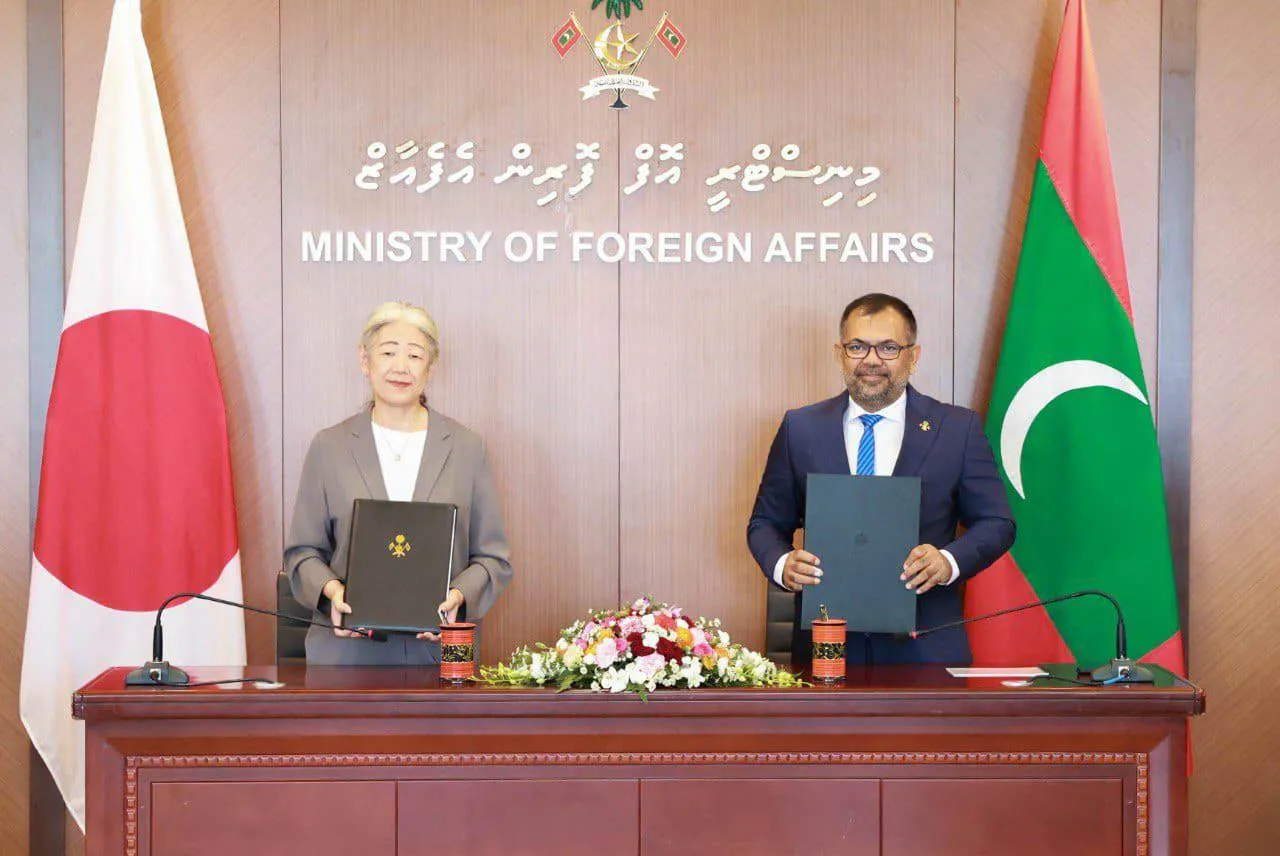 H.E. Takeuchi Midori, Ambassador of Japan to the Republic of Maldives (L) and Minister of Foreign Affairs, Moosa Zameer (R) (Photo/ Ministry of foreign Affairs)