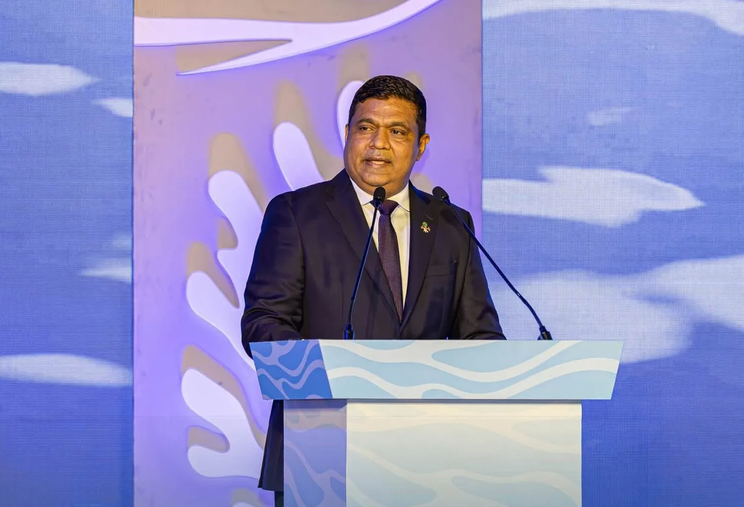 ބޭރުގެ ޓުއާ އޮޕަރޭޓަރުންގެ އަތުން ޓެކްސް ނަގަން ނިންމި ނިންމުން ދެމަސް ނުވަނީސް ބަދަލުކުރަން ނިންމައިފި