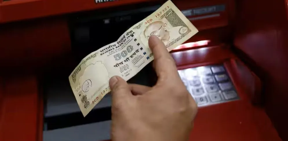 INR being deposited (Photo/ZBusiness)