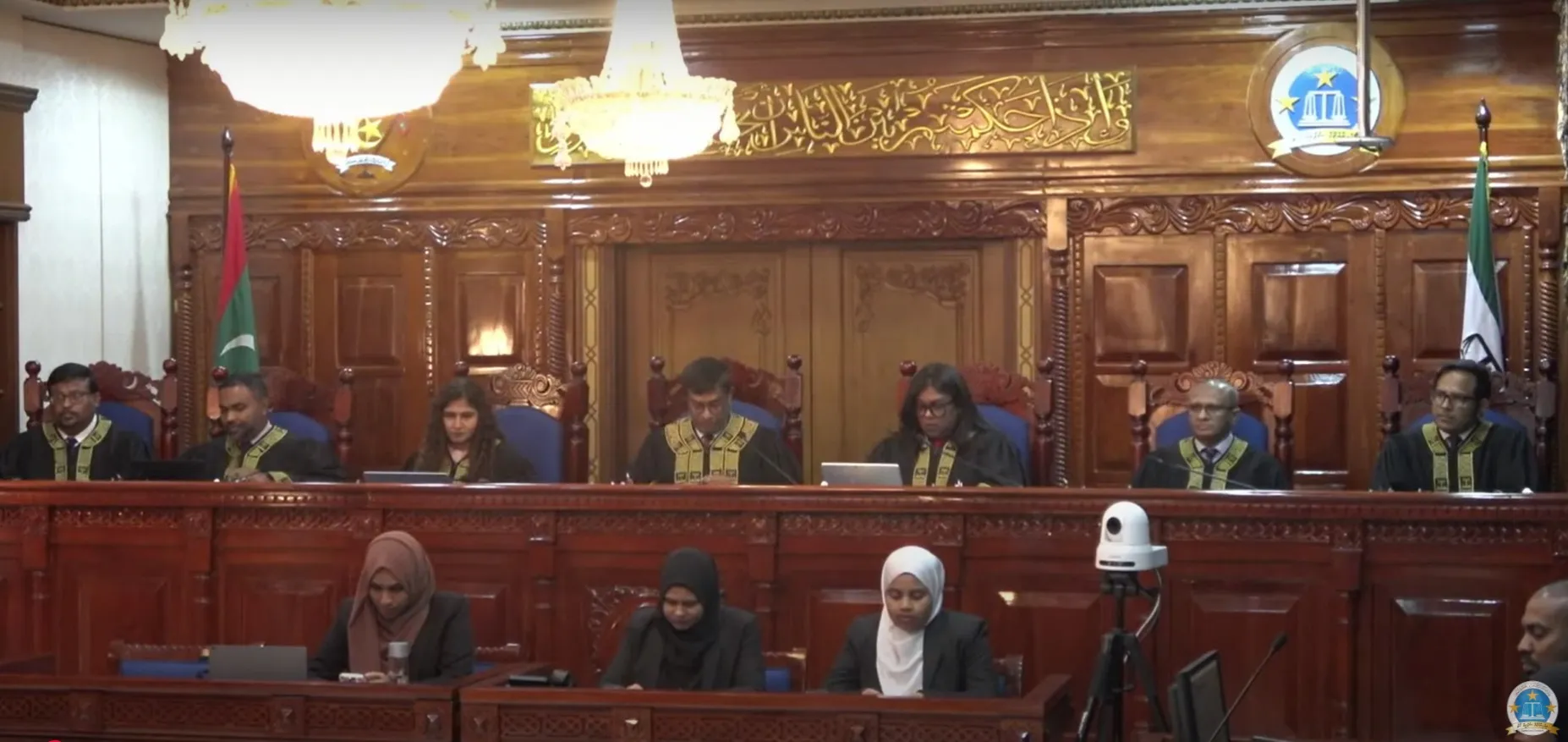 ސްޕްރީމް ކޯޓުގެ ފަނޑިޔާރުންގެ އަދަދު ފަހަކަށް މަދުކުރަން ސަރުކާރުން ހުށަހަޅައިފި