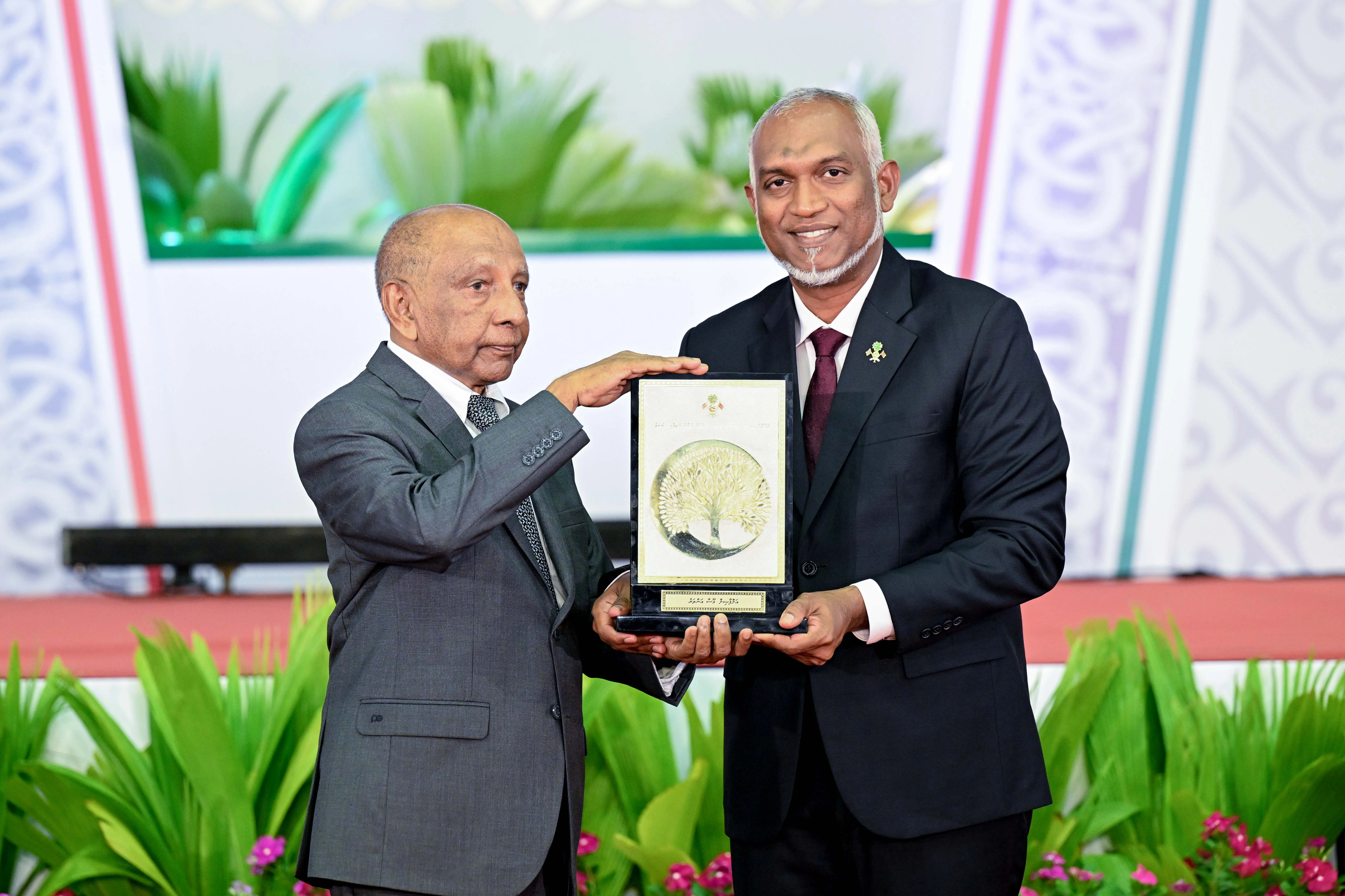 މަތީ ދަރަޖަ ހޯދާ ފަރާތްތަކަށް ރައީސް ދެއްވާ ޚާއްޞަ އިނާމަށް ނަން ހުށަހެޅުމުގެ ފުރުޞަތު އަންނަ ހޯމަ ދުވަހު ހަމަވަނީ