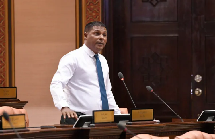 މުސާރަ ކުޑަކުރުމާ ދެކޮޅު، މިހާރު ލިބޭ މުސާރައިން ވެސް ދެކޮޅެއް ނުޖެހޭ: އައްބާސް