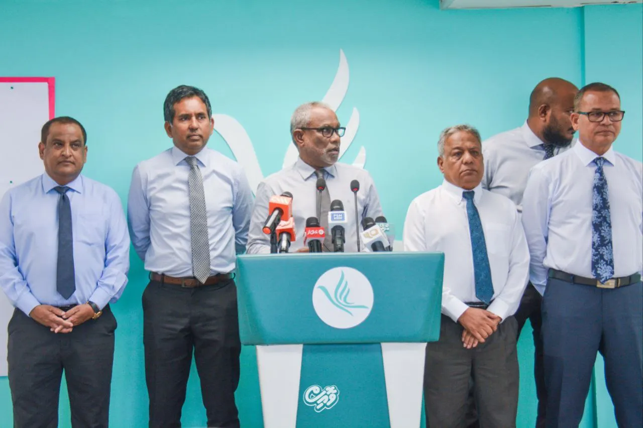 ސަރުކާރު ހުއްޓުވާލެވިދާނޭ ހީފުޅުނު ނުކުރައްވާތި، އެކަމެއް ނުވާނެ: އަބްދުއްރަހީމް