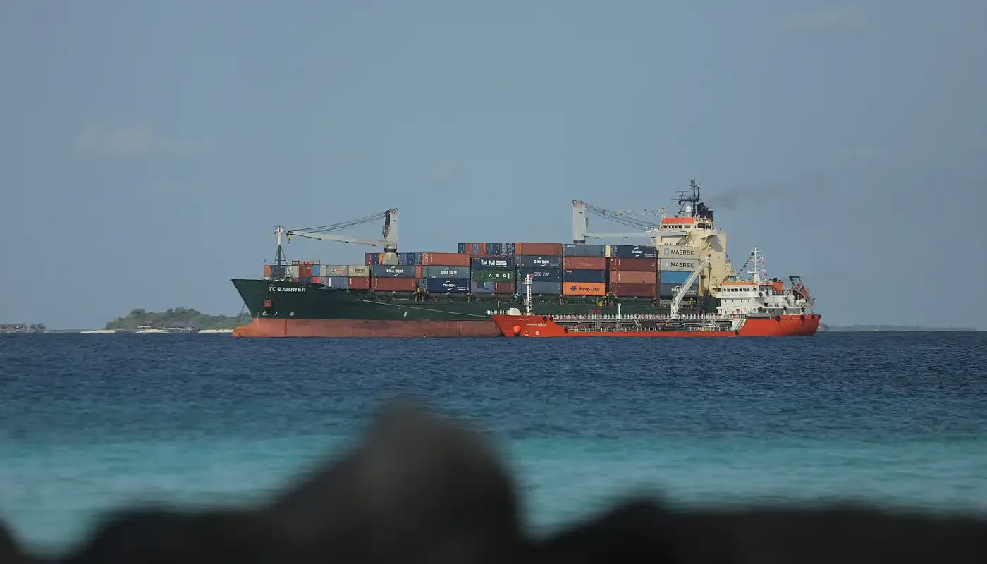ހޯރަފުށީ ފަޅު ހިއްކައިގެން ބޮޑު ކޮންޓައިނާ ޓާމިނަލެއް އަޅަނީ
