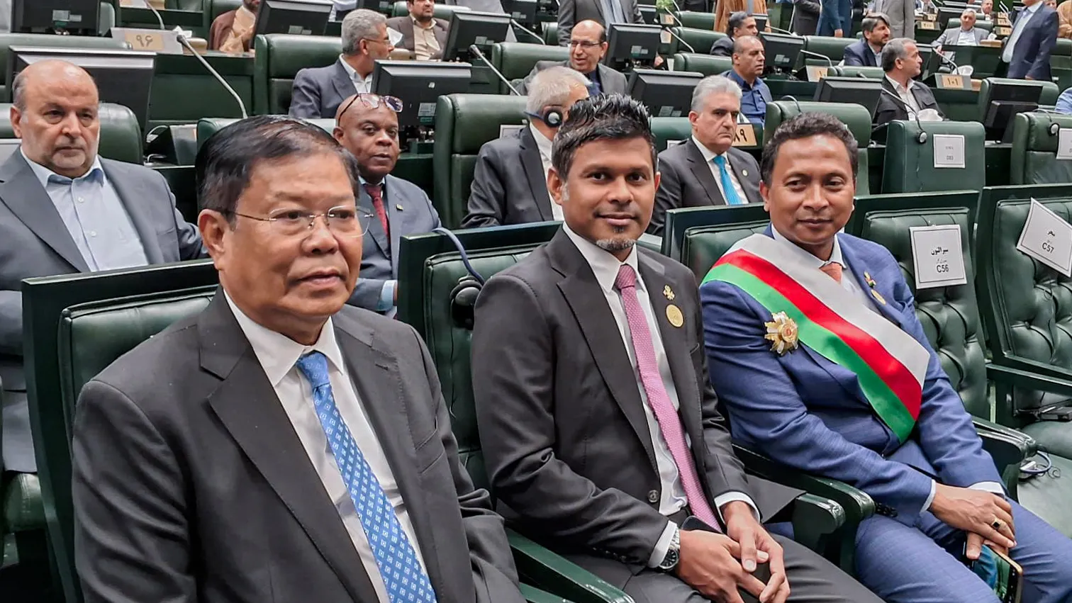އީރާނުގެ އިންތިޚާބީ ރައީސް ހުވައިކުރުމުގެ ރަސްމިއްޔާތުގައި ނައިބުރައީސް ބައިވެރިވެވަޑައިގެންފި
