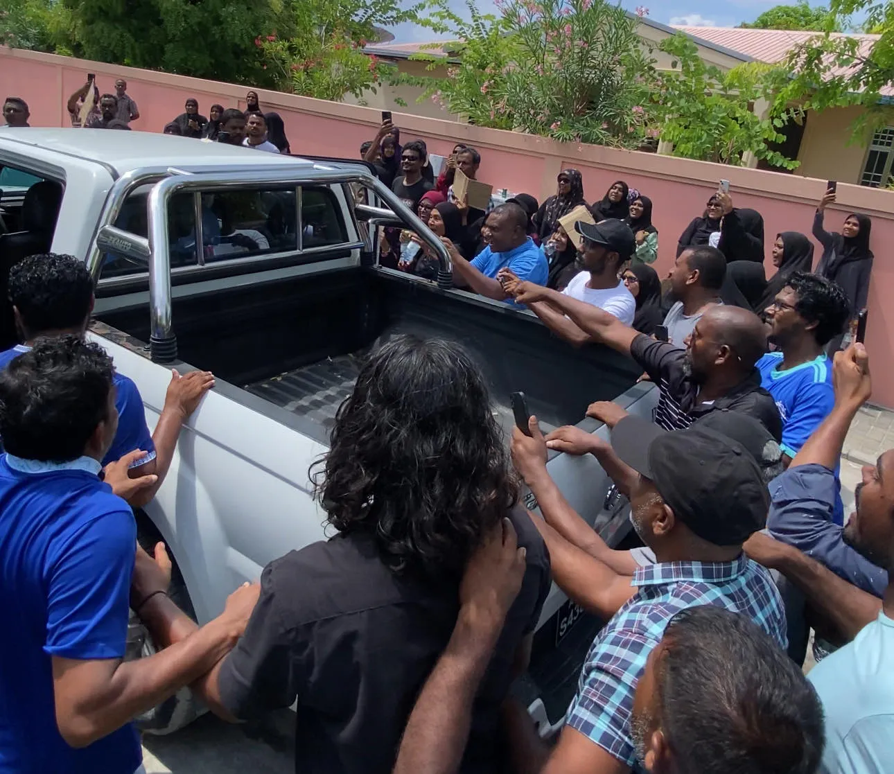 ފުނަދޫއިން ސިހުރު ހެދި ކަމުގެ ތުހުމަތުގައި ހައްޔަރުކުރި މީހާ 15 ދުވަހަށް ބަންދު ކޮށްފި