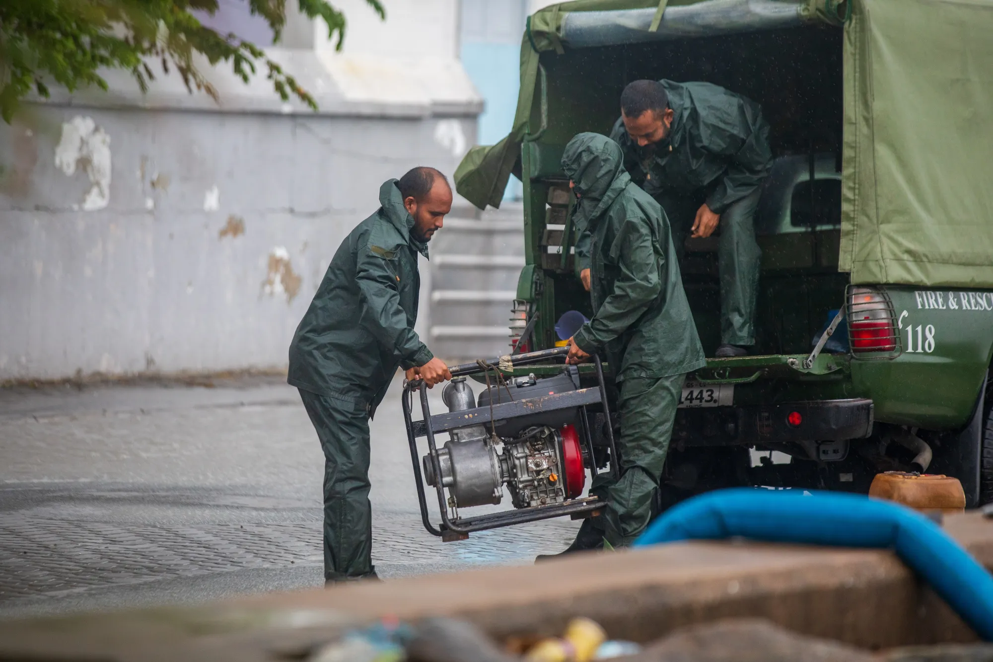 މާލޭގެ މަގުތަކުން ފެން ހިންދުމަށް ފެށި އޮޕަރޭޝަނުގައި 6736 ޓަނުގެ ފެން ހިންދައިފިން: އެމްއެންޑީއެފް